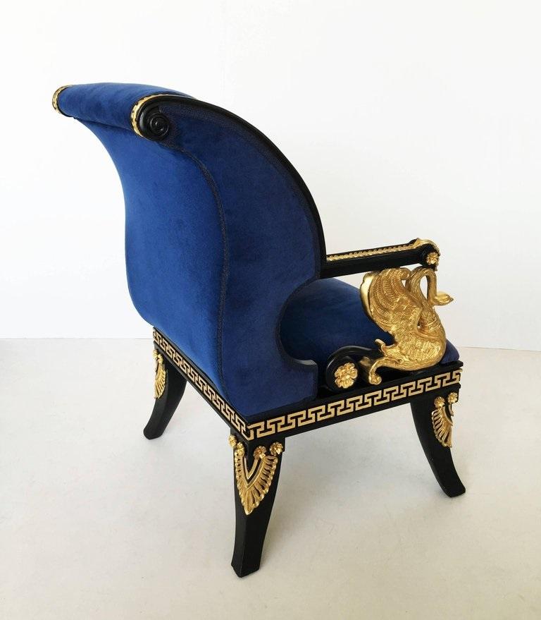 Paire de fauteuils ouverts néoclassiques laqués et dorés à la feuille, à la manière de Thomas Hope en vente 2