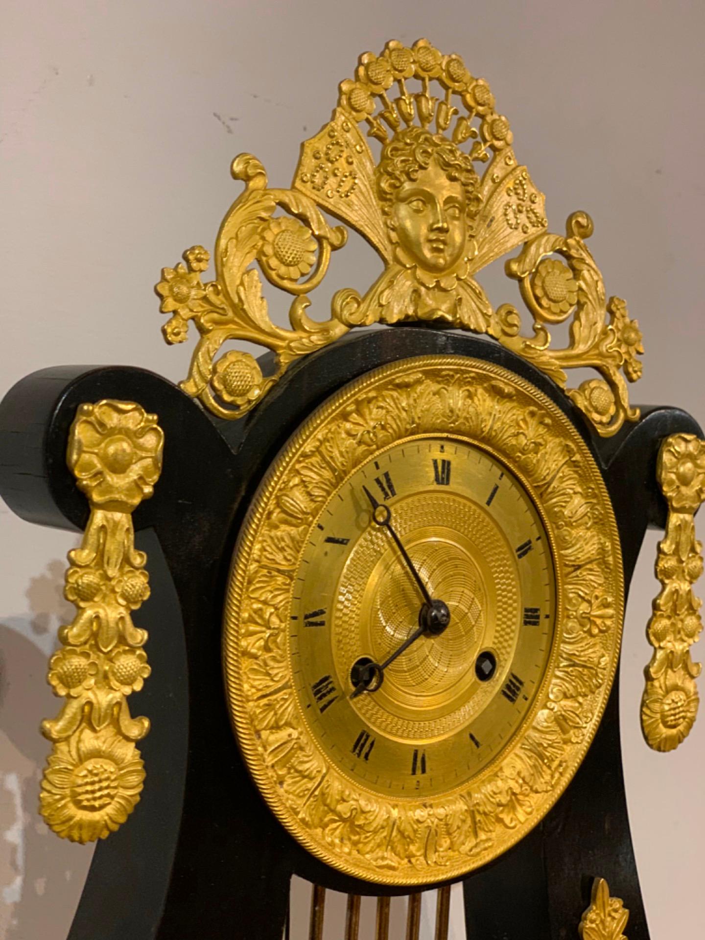 Neoclassic Parisian Pendulum Clock in Bronze and Ebonized Wood For Sale 1