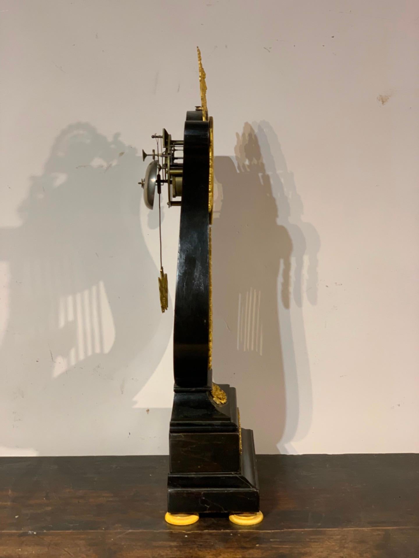 Neoclassic Parisian Pendulum Clock in Bronze and Ebonized Wood For Sale 2