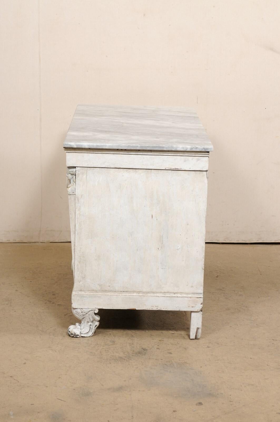 Neoclassic Period French Marble-Top Commode w/Paw Feet & Lion's Head Pulls For Sale 5