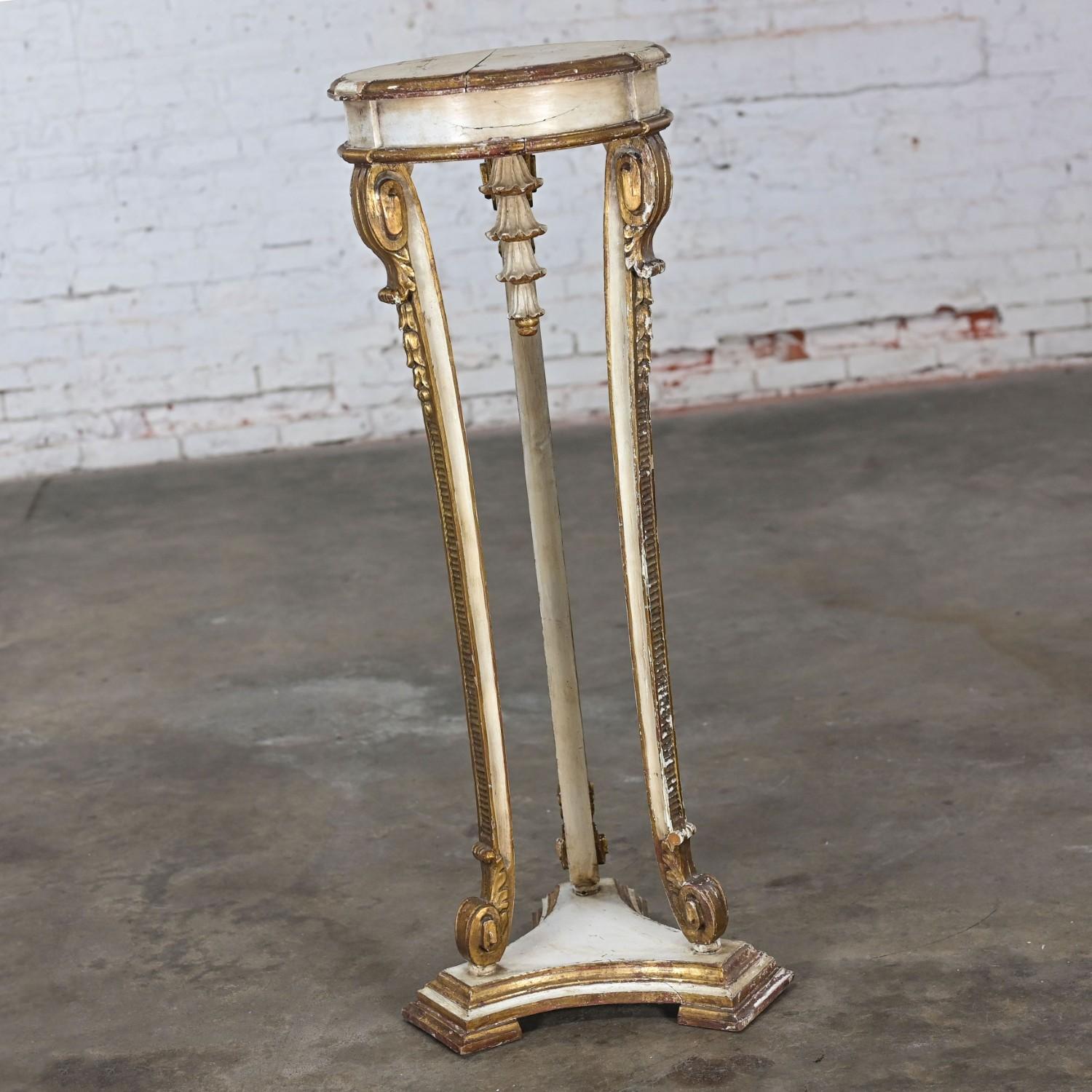Fabulous vintage Neoclassic Revival distressed painted, carved, & gilded tall sculptural fern or plant stand or pedestal table. Beautiful condition, keeping in mind that this is vintage and not new so will have signs of use and wear even if it has