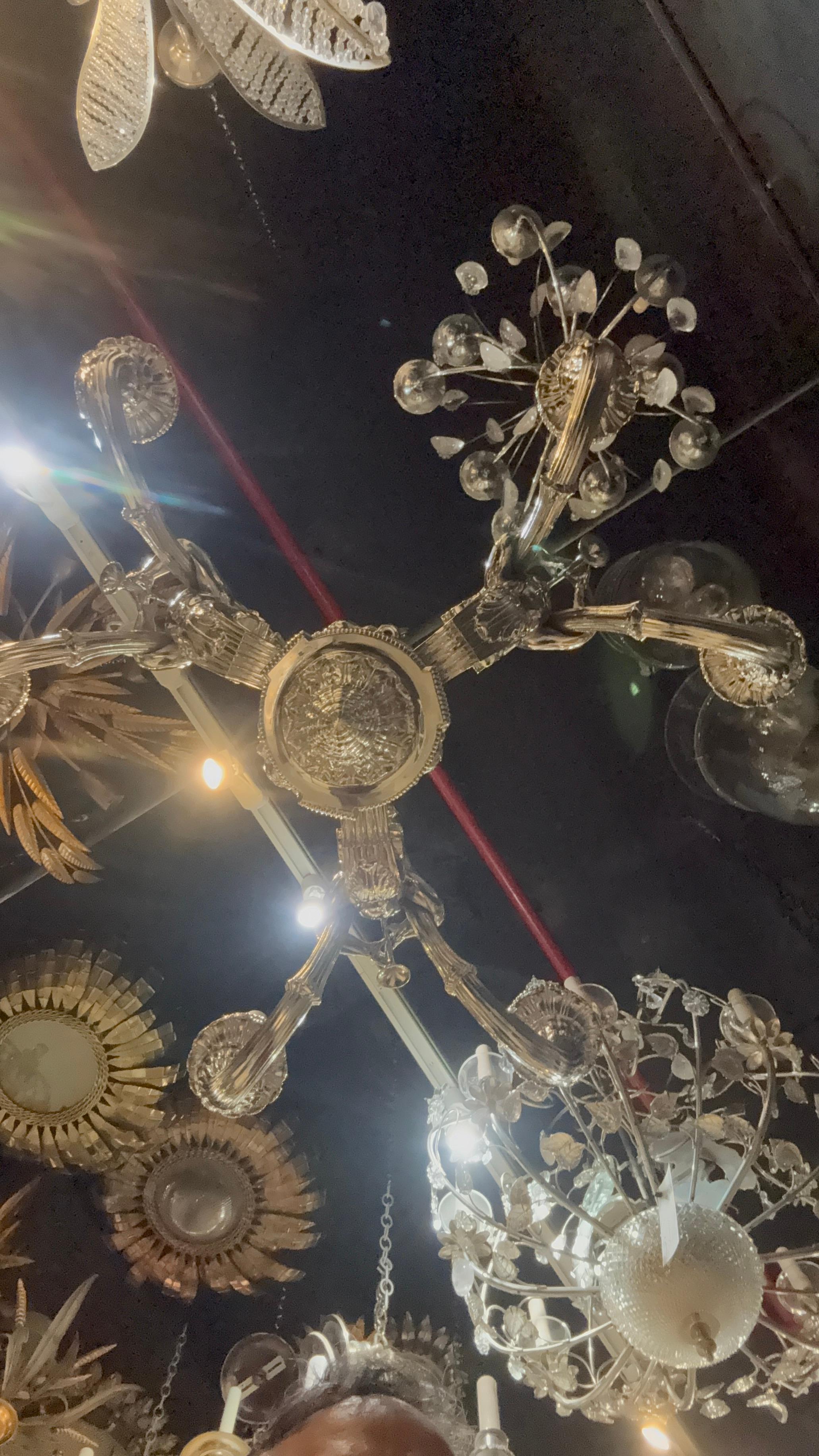 Early 20th Century Neoclassic style chandelier with Cherubs For Sale