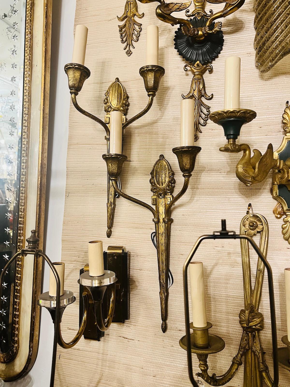Bronzo Sconcese in bronzo dorato francese in stile neoclassico in vendita