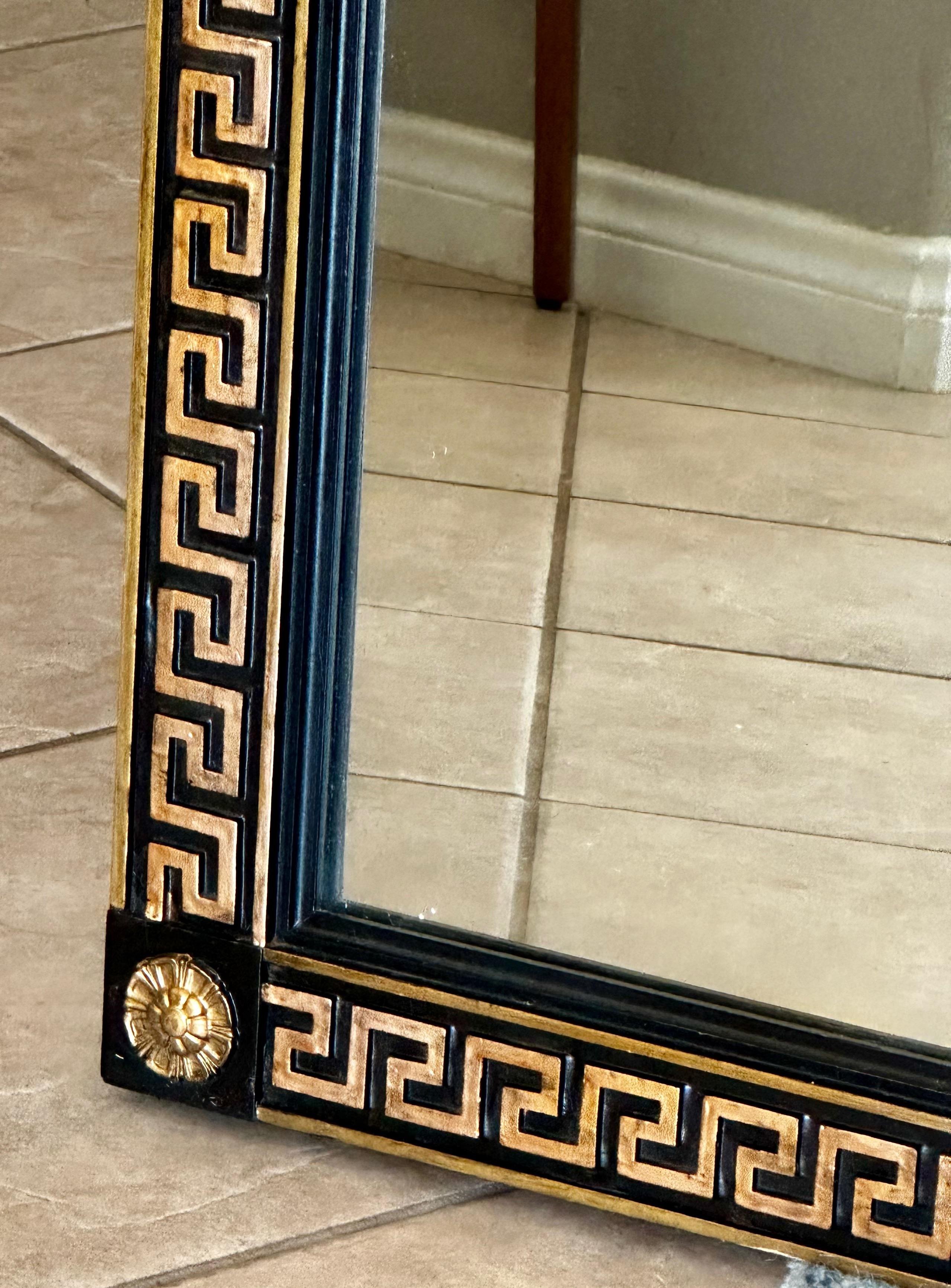 Miroir mural laqué noir à clé grecque de style néoclassique en vente 8