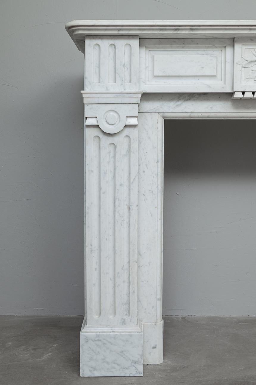 Neoclassical white marble fireplace. Made from Carrara marble, this fireplace radiates luxury.
The rich inner frame made up of several marble layers provides a nice depth effect.