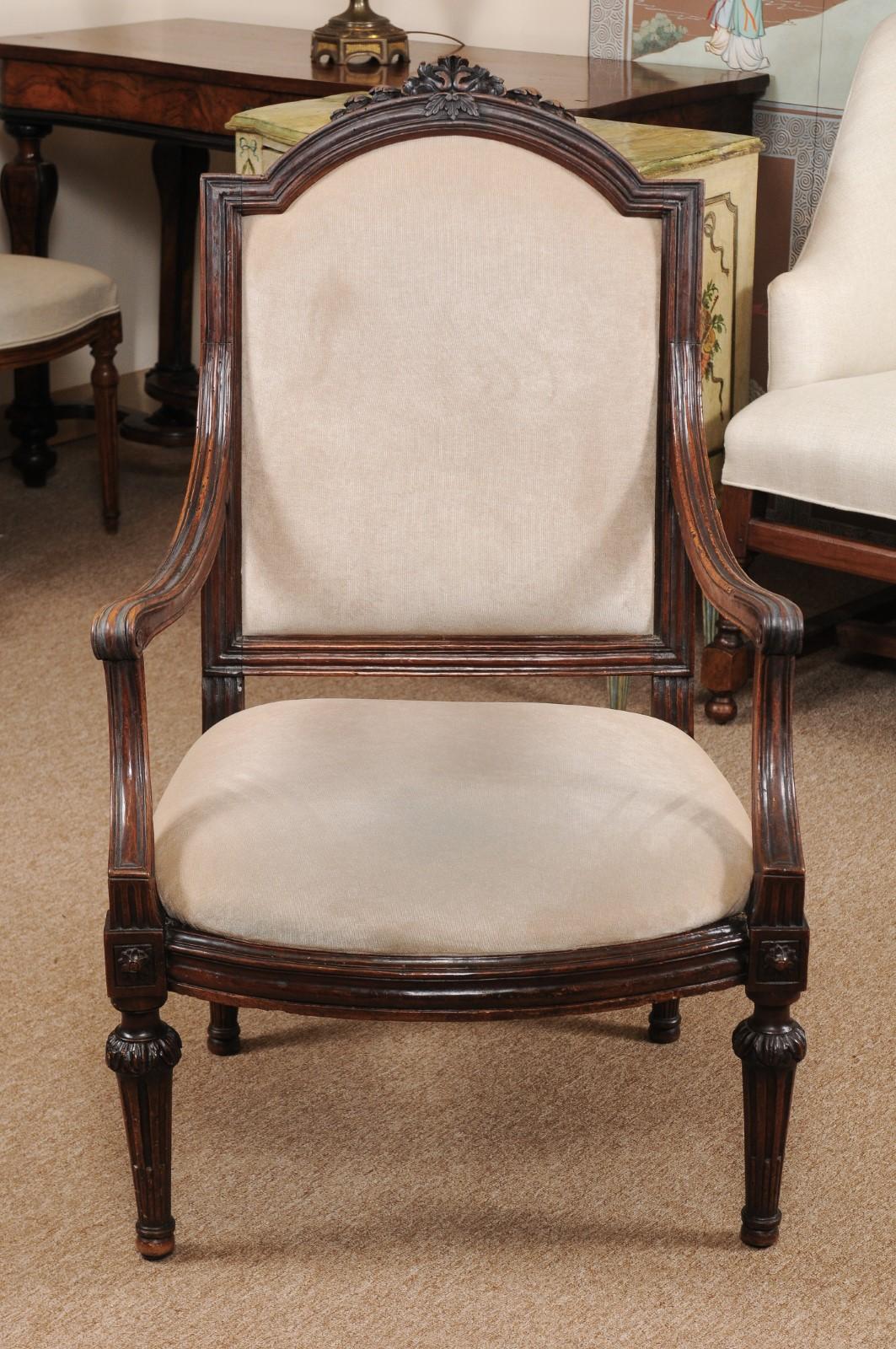 Neoclassical Period Walnut Armchair with Fluted Tapering Legs, Italy, ca. 1790 For Sale 4