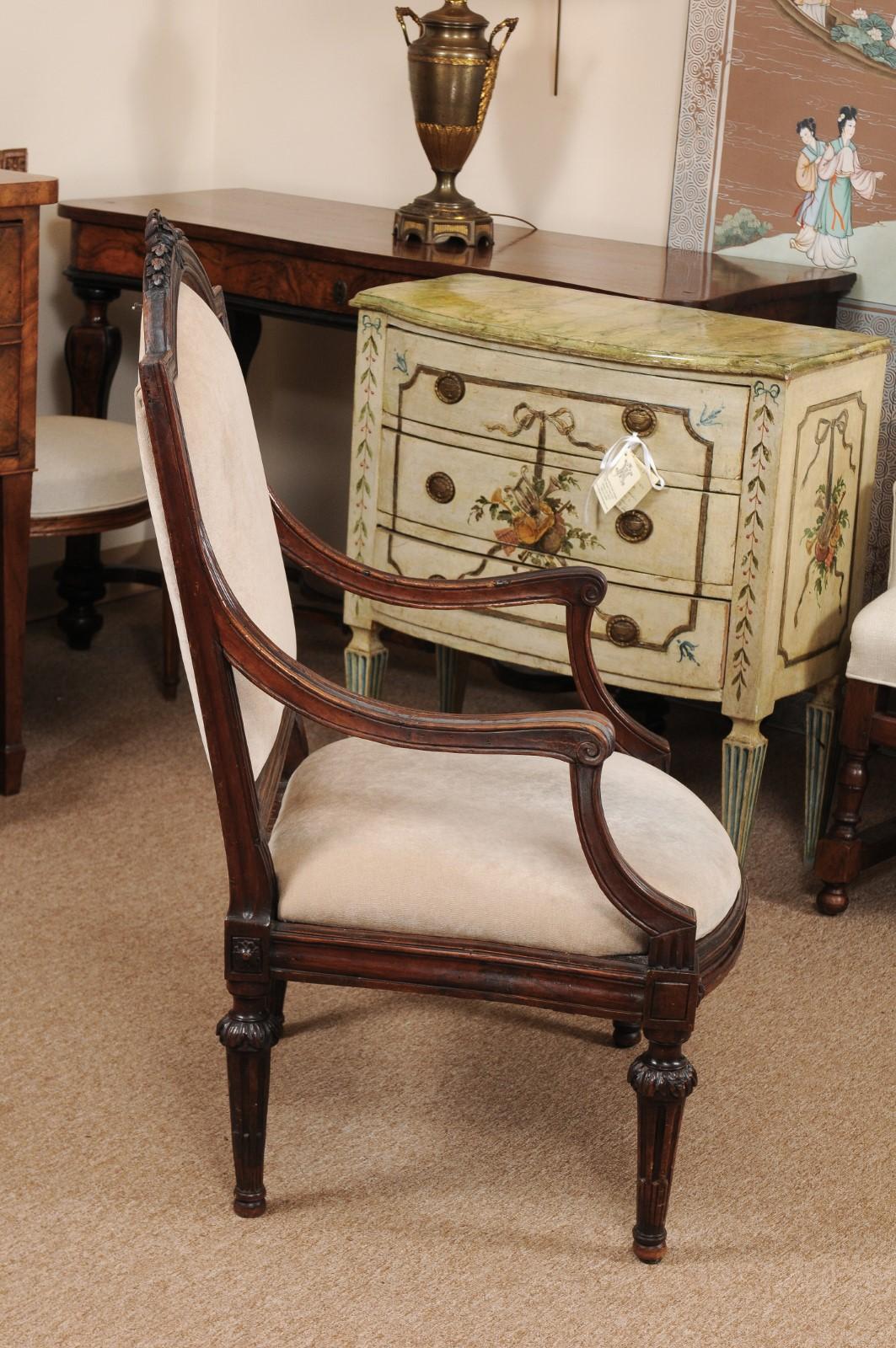 Neoclassical Period Walnut Armchair with Fluted Tapering Legs, Italy, ca. 1790 For Sale 1