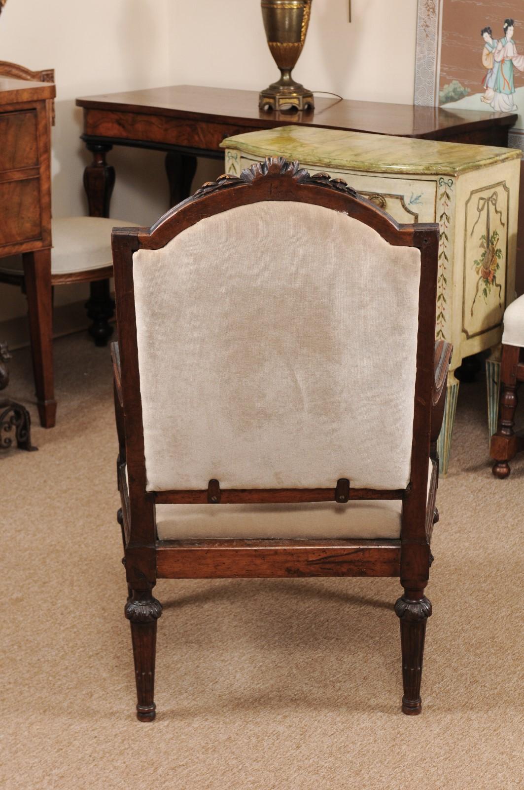 Neoclassical Period Walnut Armchair with Fluted Tapering Legs, Italy, ca. 1790 For Sale 2