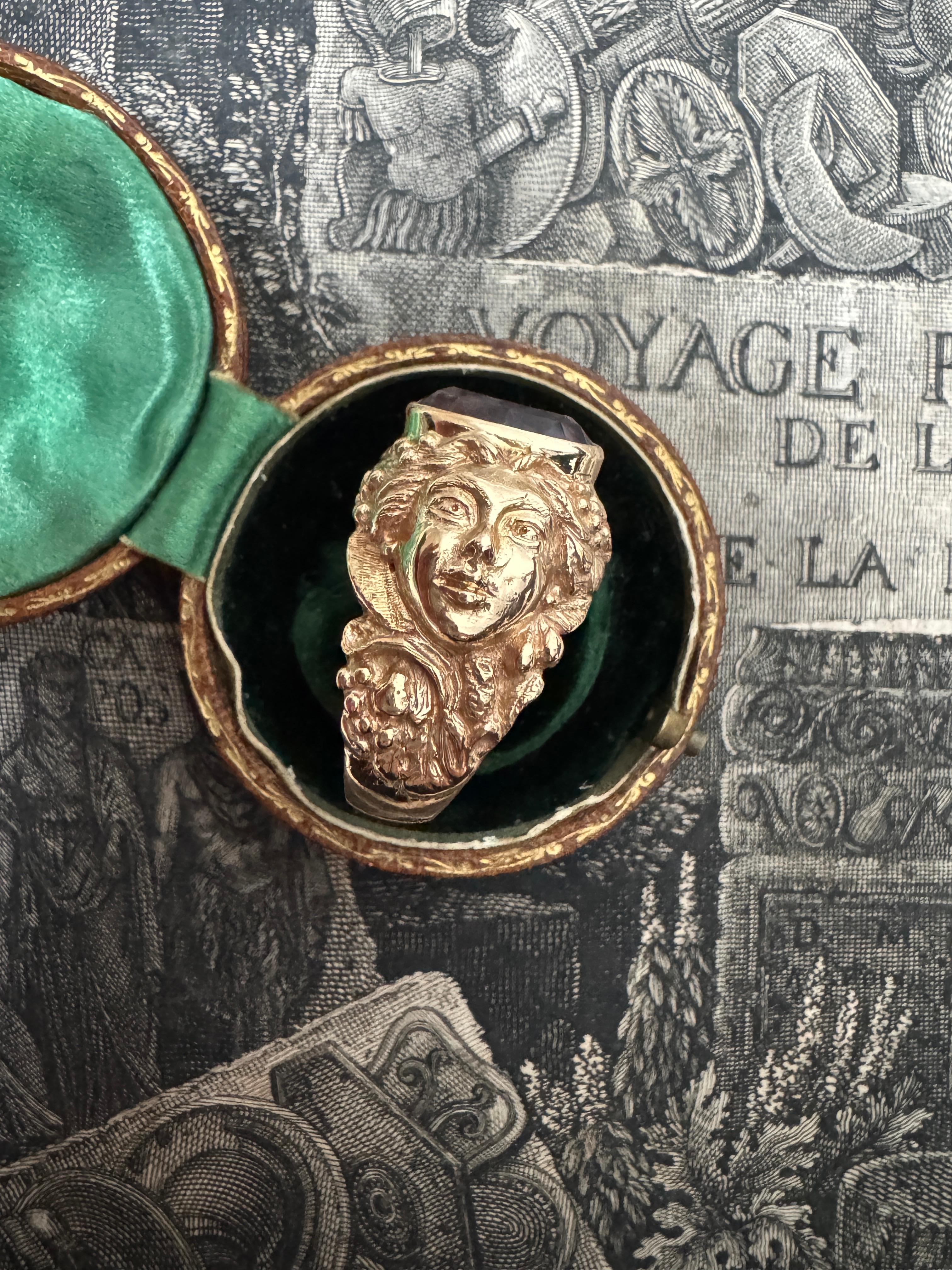 Bague néoclassique Bacchus Dionysos en améthyste 14 carats en vente 3