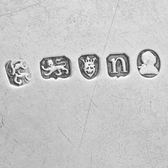 Neoklassische Sterling Silber Teekanne des 18. Jahrhunderts auf Stand - John Denziloe 1787/8