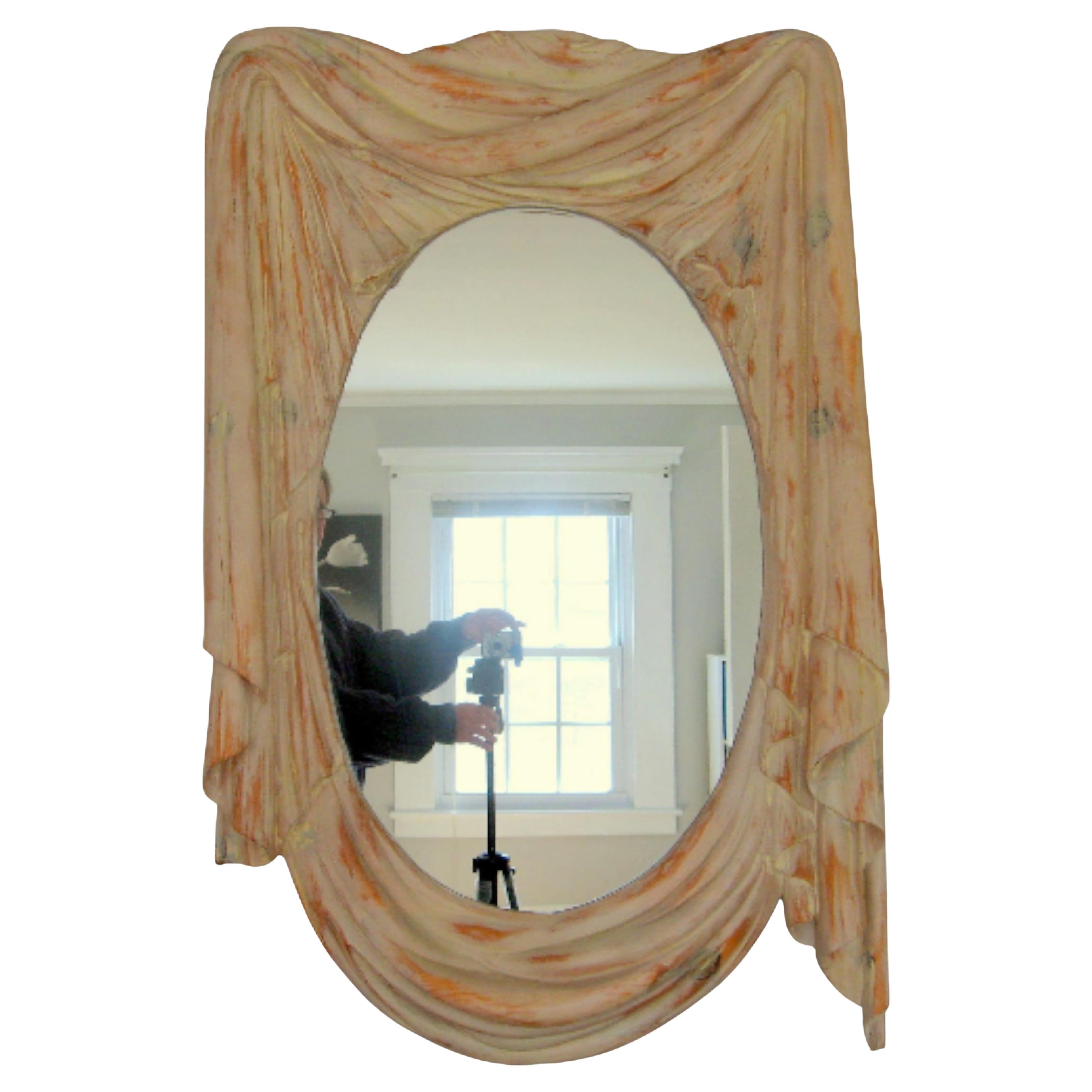 Miroir en bois sculpté et drapé néoclassique des années 1960 par Chapman