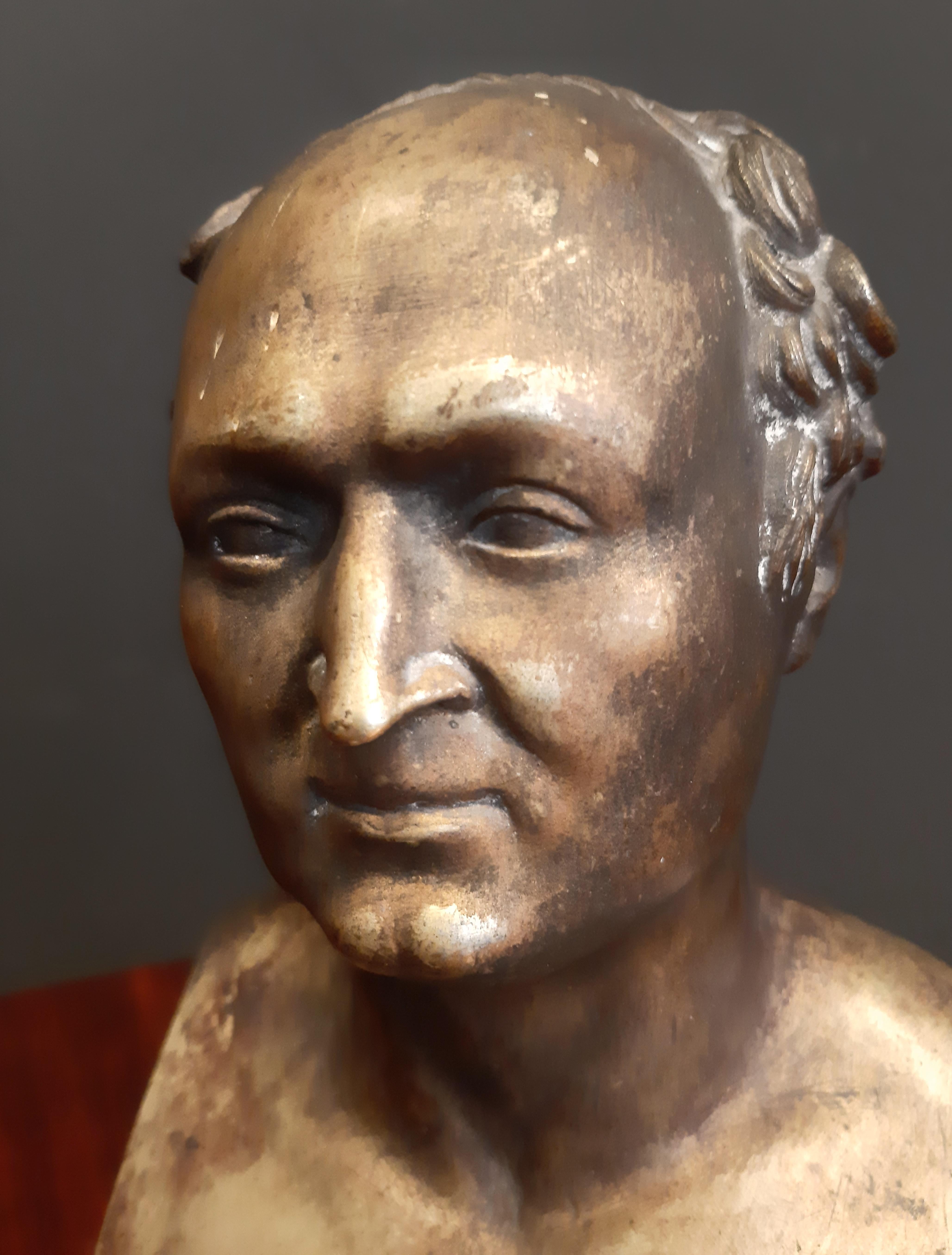 Buste en bronze néoclassique de Zar Alexander II, à patine jaune. Marqué sur le côté : Giesserei Burgdorf 1852. 

Hauteur : 19 cm
Profondeur : 8 cm
Largeur : 11.5 cm

Suisse
1852