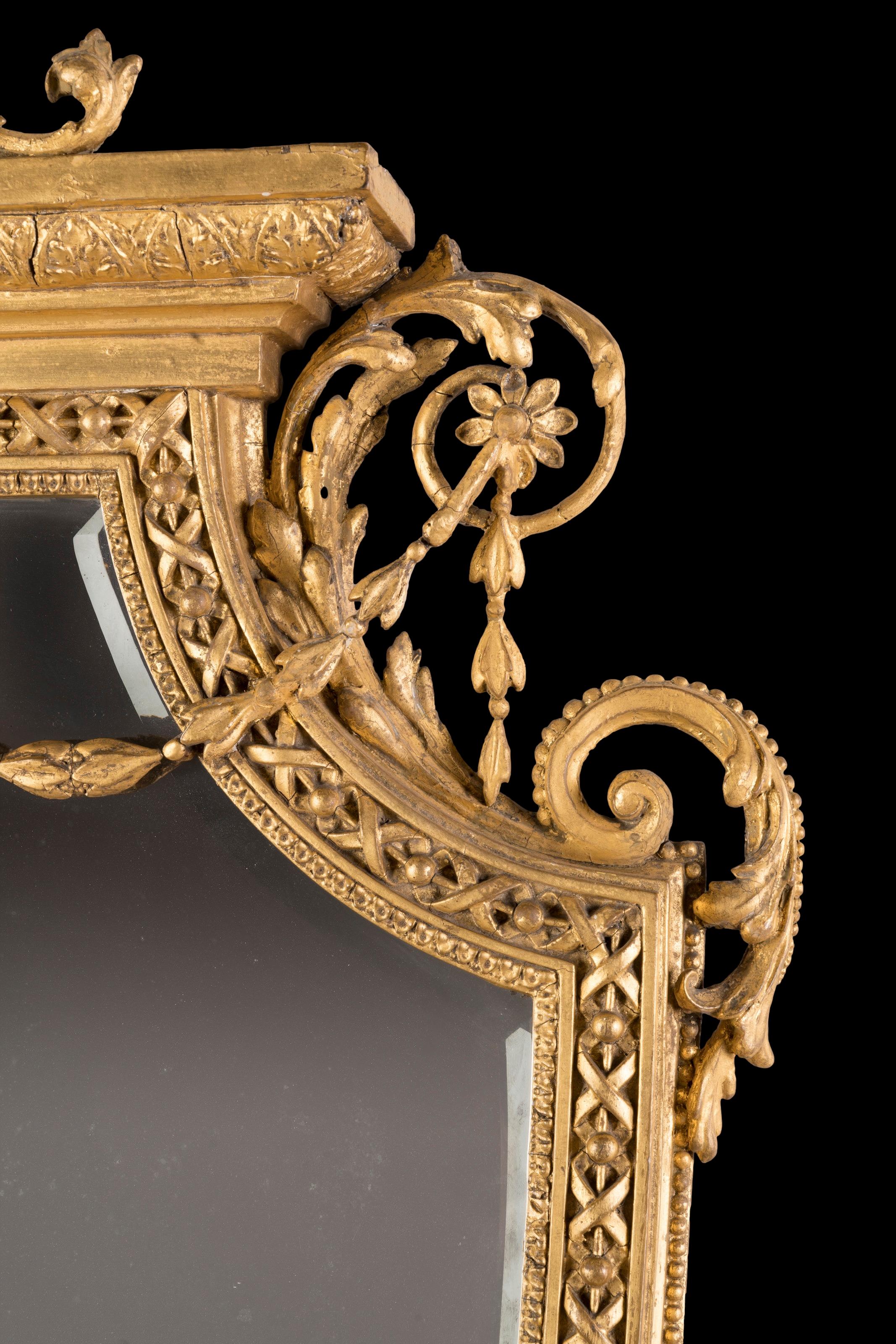Espejo neoclásico inglés del siglo XIX con forma de escudo tallado en gesso y dorado en Bueno estado para la venta en London, GB