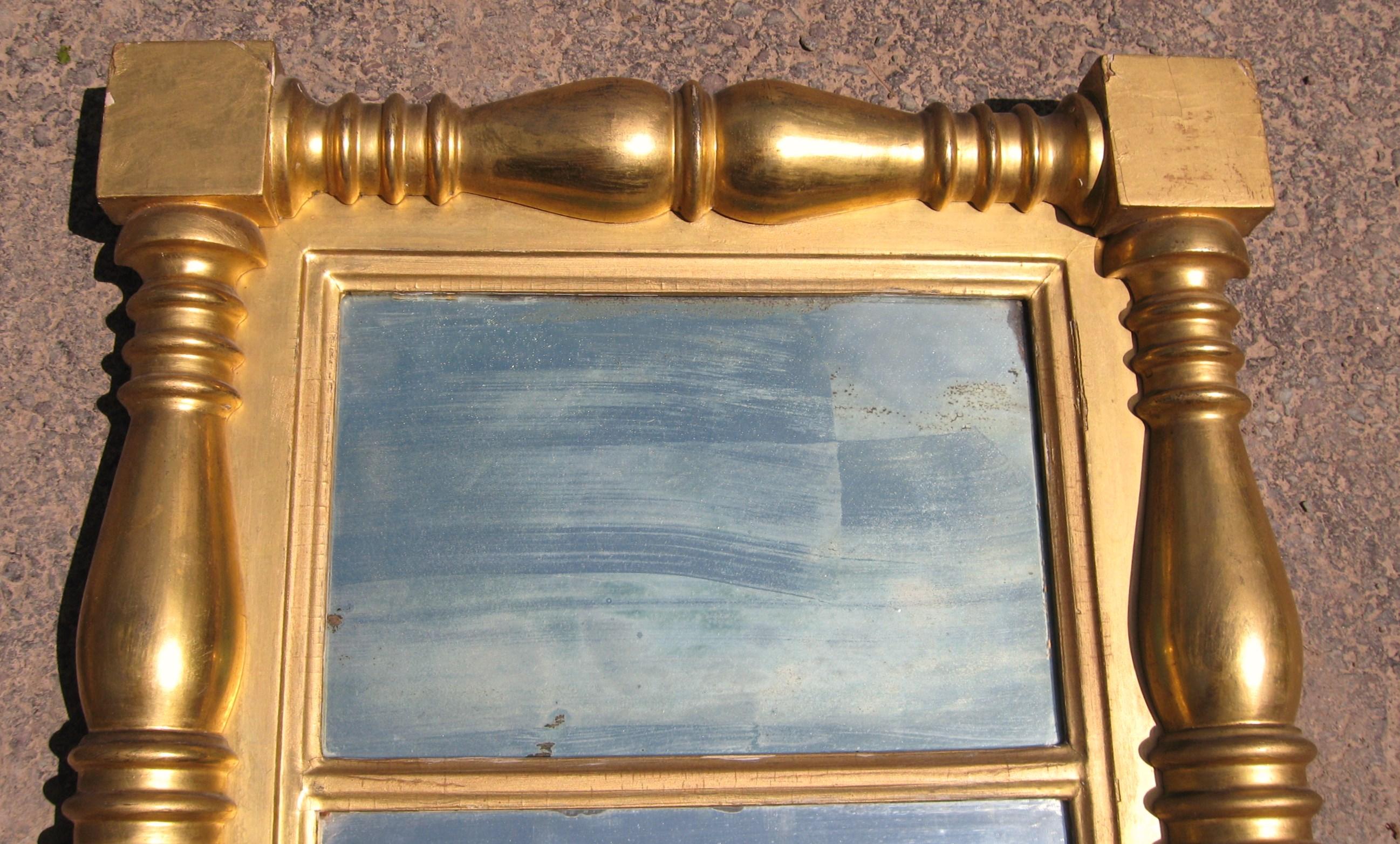 Neoklassizistischer 2-teiliger vergoldeter Pfeilerspiegel im Zustand „Gut“ im Angebot in Wallkill, NY