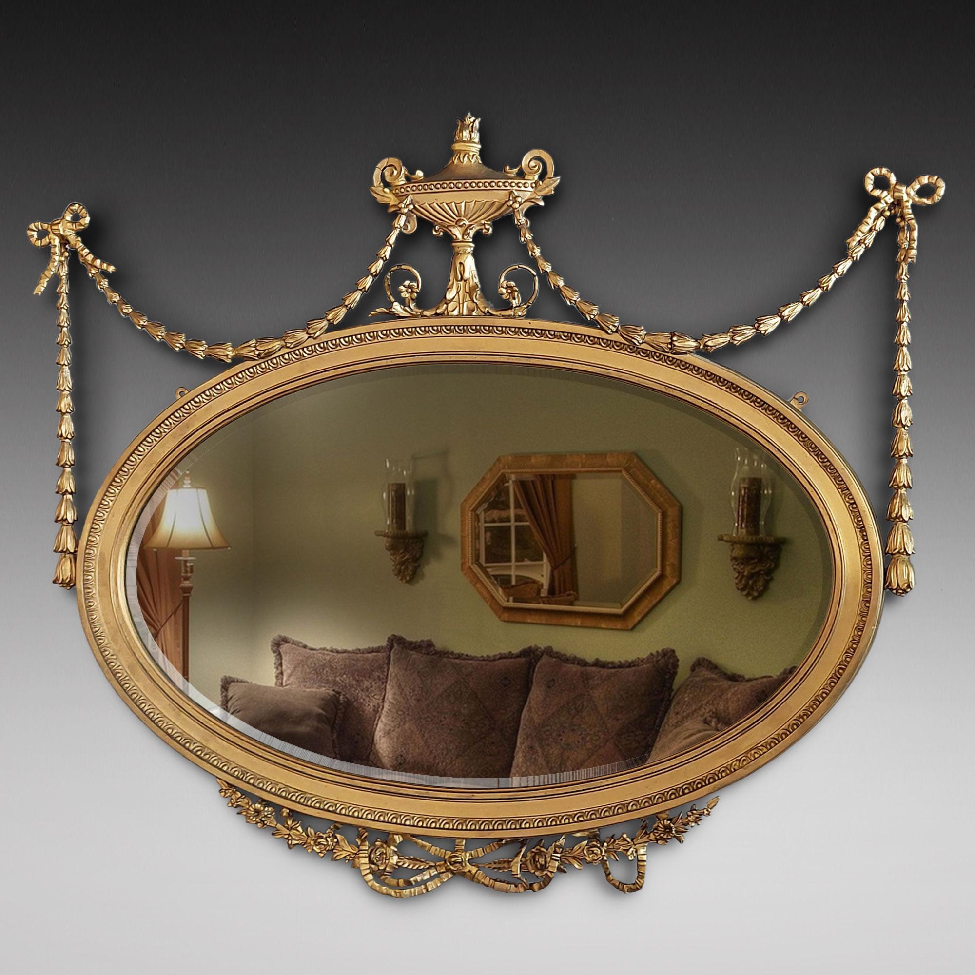 Specchio neoclassico con cornice dorata Adams - con lastra smussata in una cornice in gesso con decorazioni a forma di rondine e urna, 1890 circa - 41 
