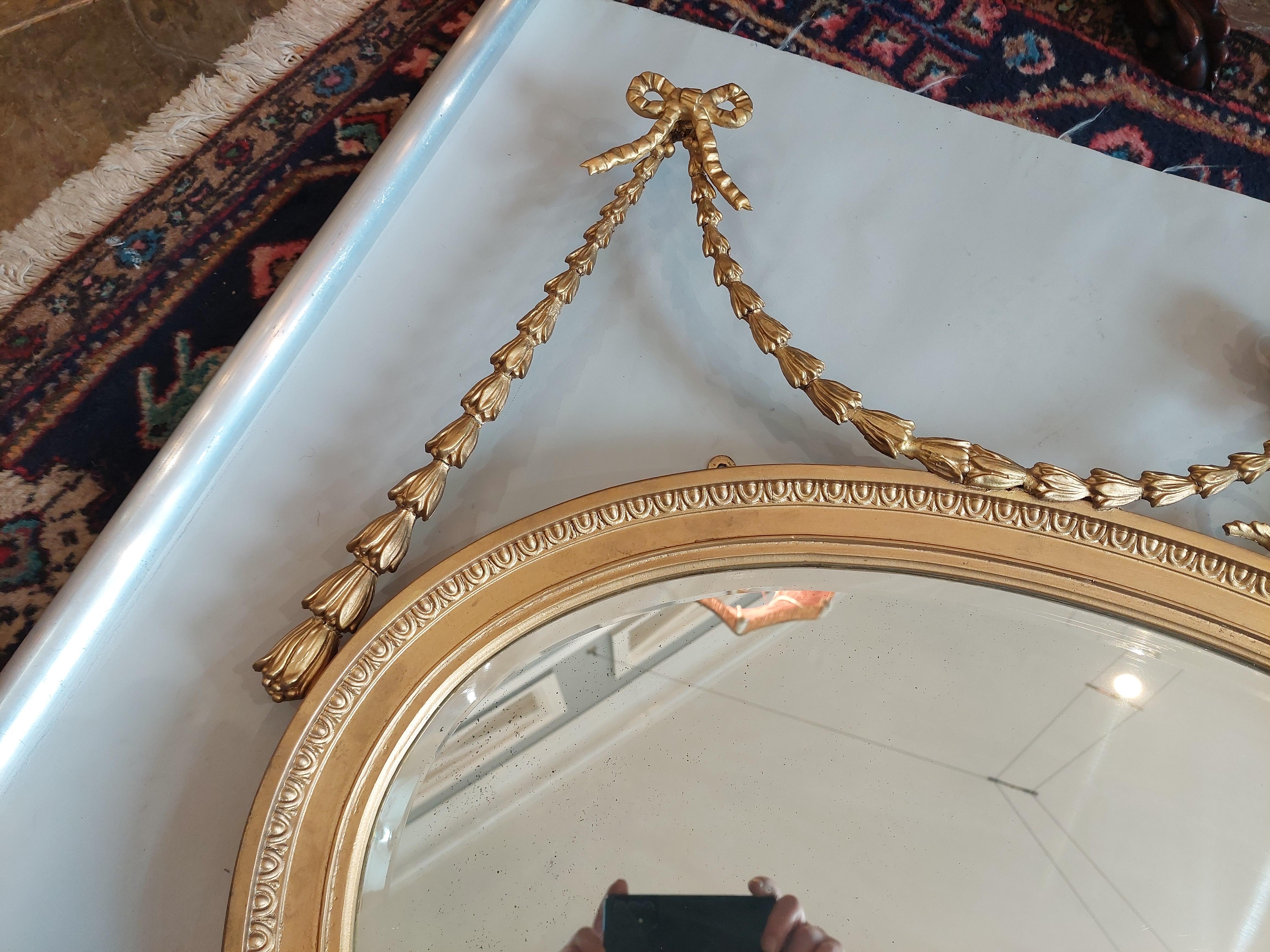 XIX secolo Specchio neoclassico Adams con cornice dorata in vendita
