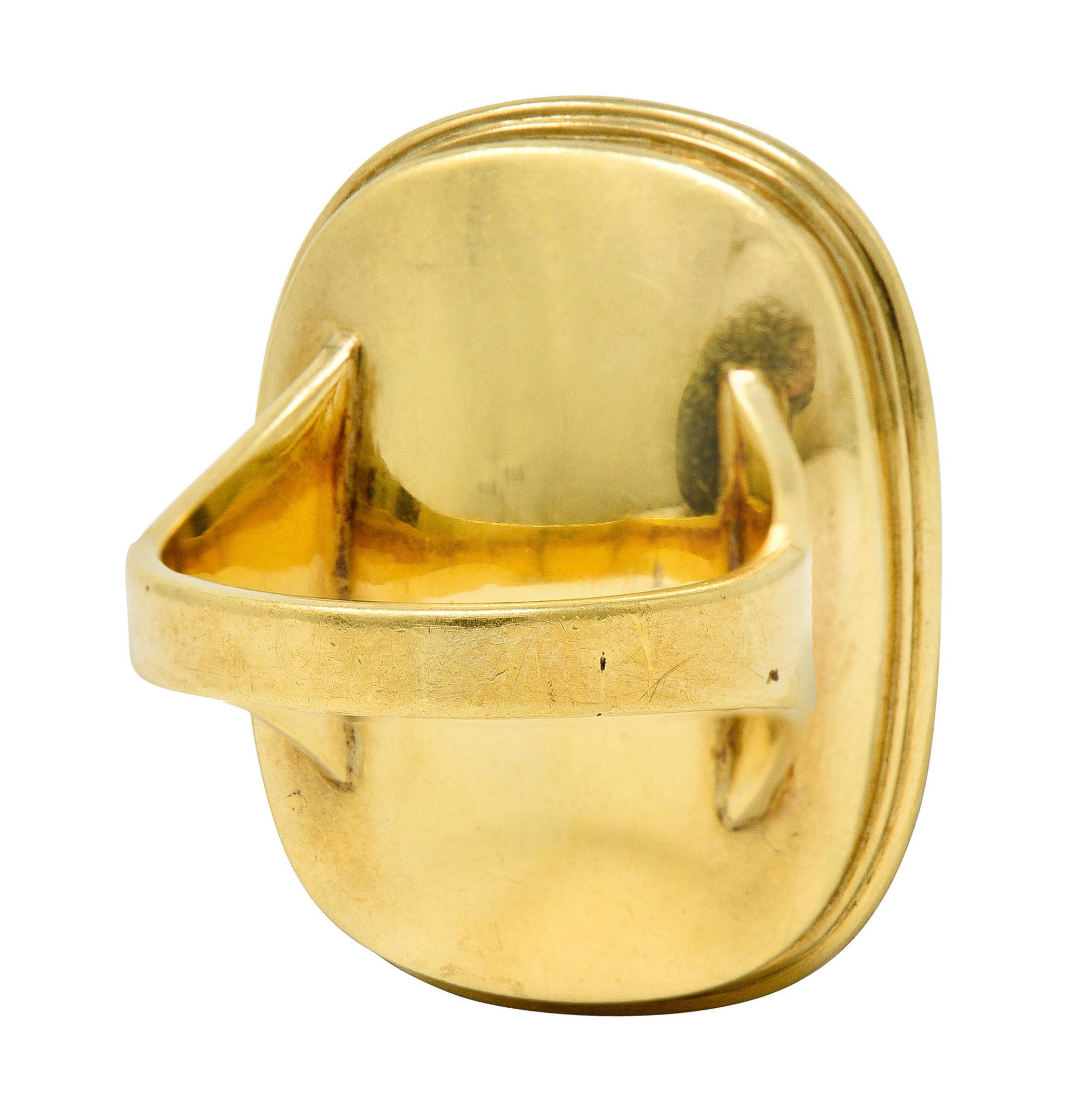 Round Cut Neoclassical Agate Intaglio 18 Karat Gold Hercules Nemean Lion Signet Ring