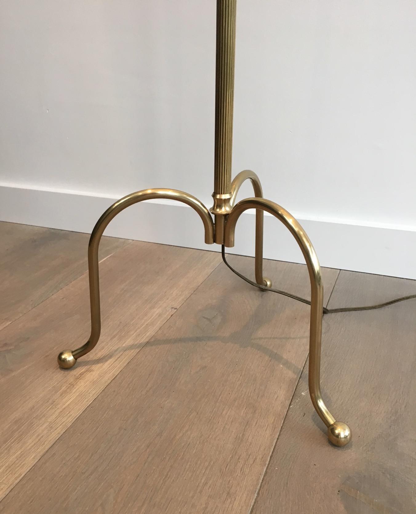 Neoclassical Ajustable Brass Floor Lamp with Tripode Base, circa 1940 In Good Condition For Sale In Marcq-en-Barœul, Hauts-de-France