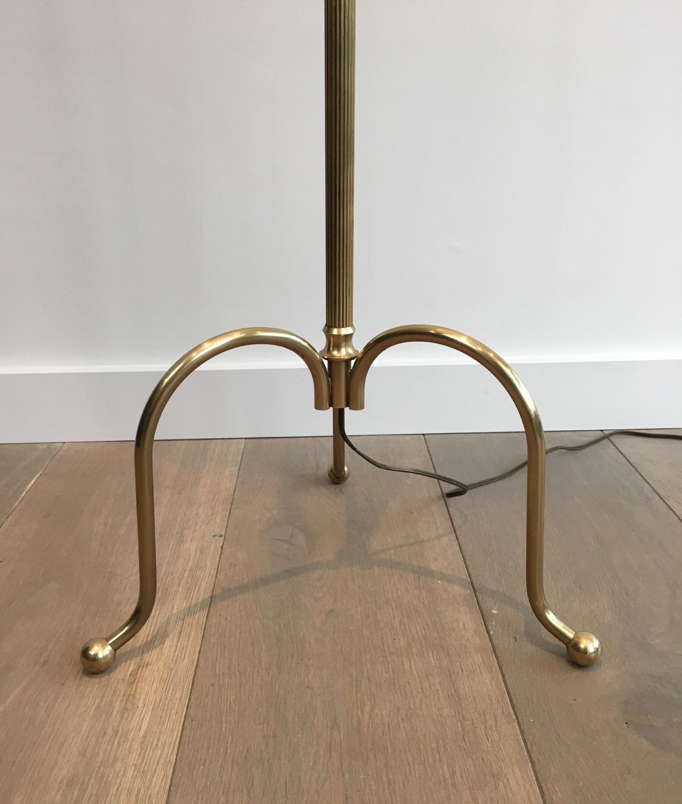 Mid-20th Century Neoclassical Ajustable Brass Floor Lamp with Tripode Base, circa 1940 For Sale
