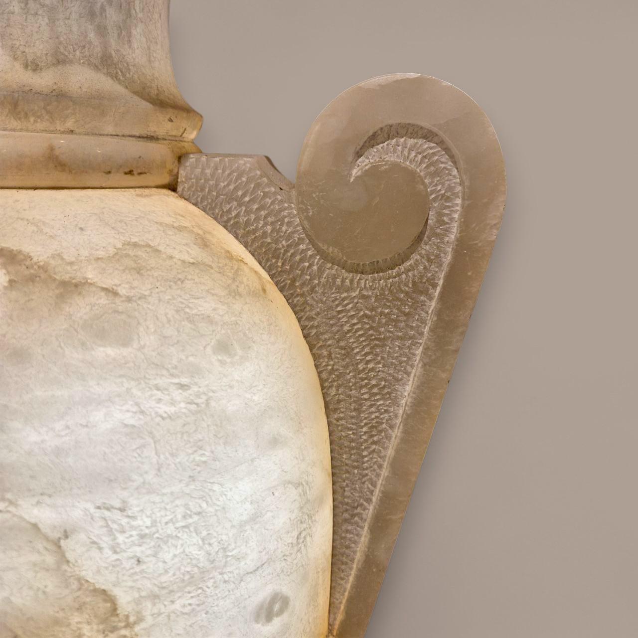 Neoklassische Alabaster-Urnenlampe und Säulenständer, 20. Jahrhundert im Angebot 5