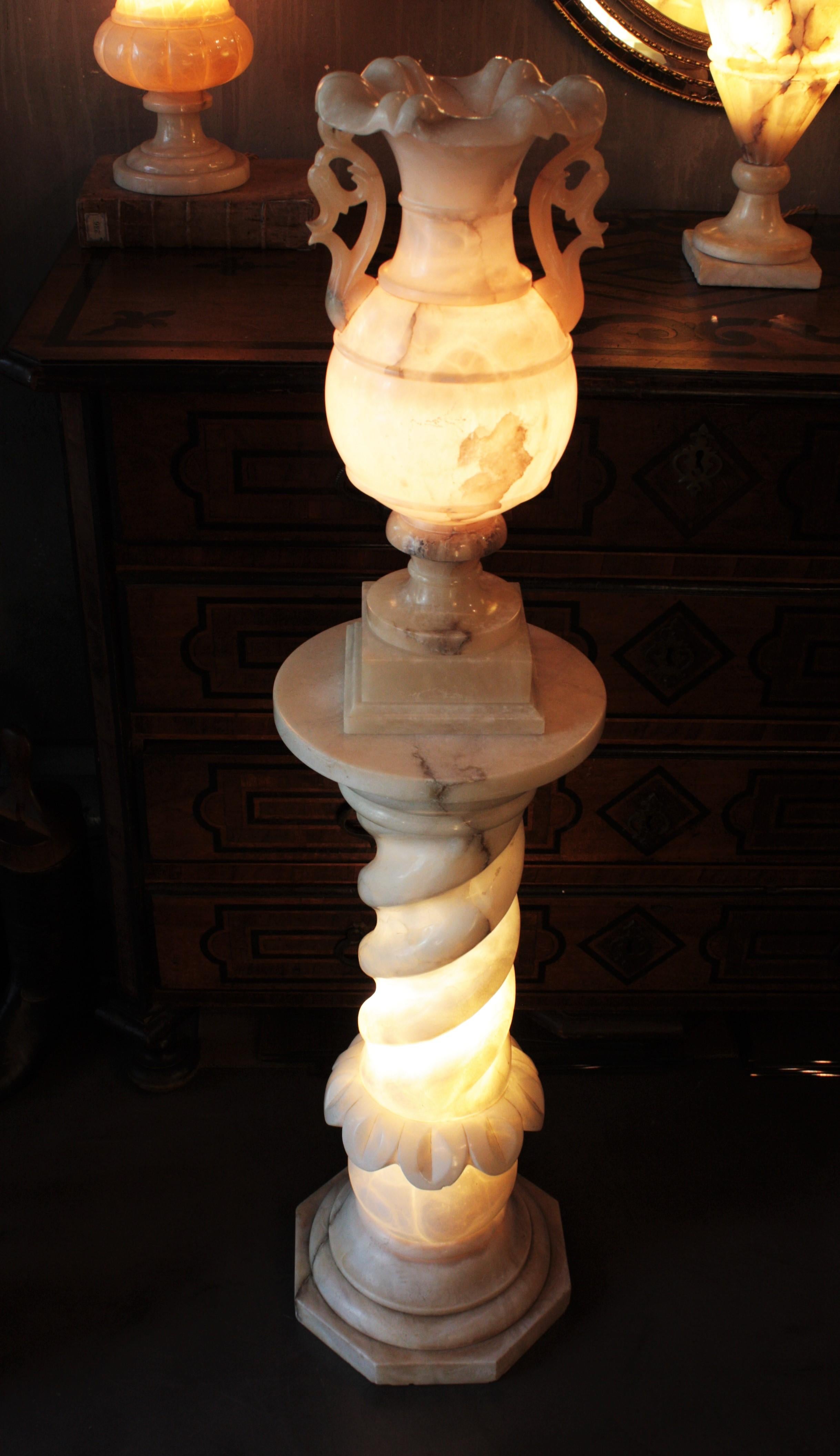 Neoclassical Alabaster Urn Lamp on Solomonic Pedestal Column For Sale 5
