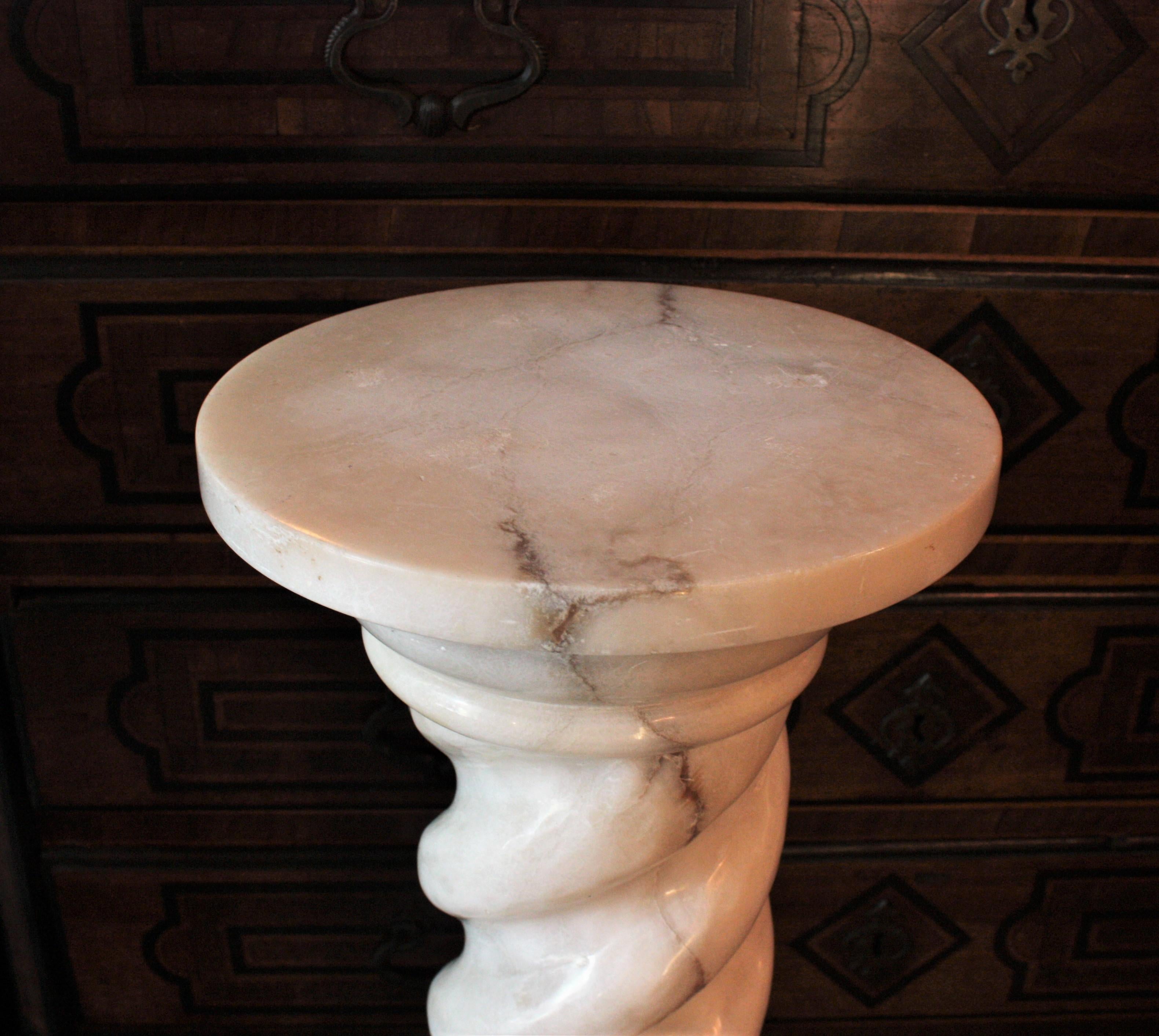 Lampe urne néoclassique en albâtre sur colonne de piédestal Solomonique en vente 4