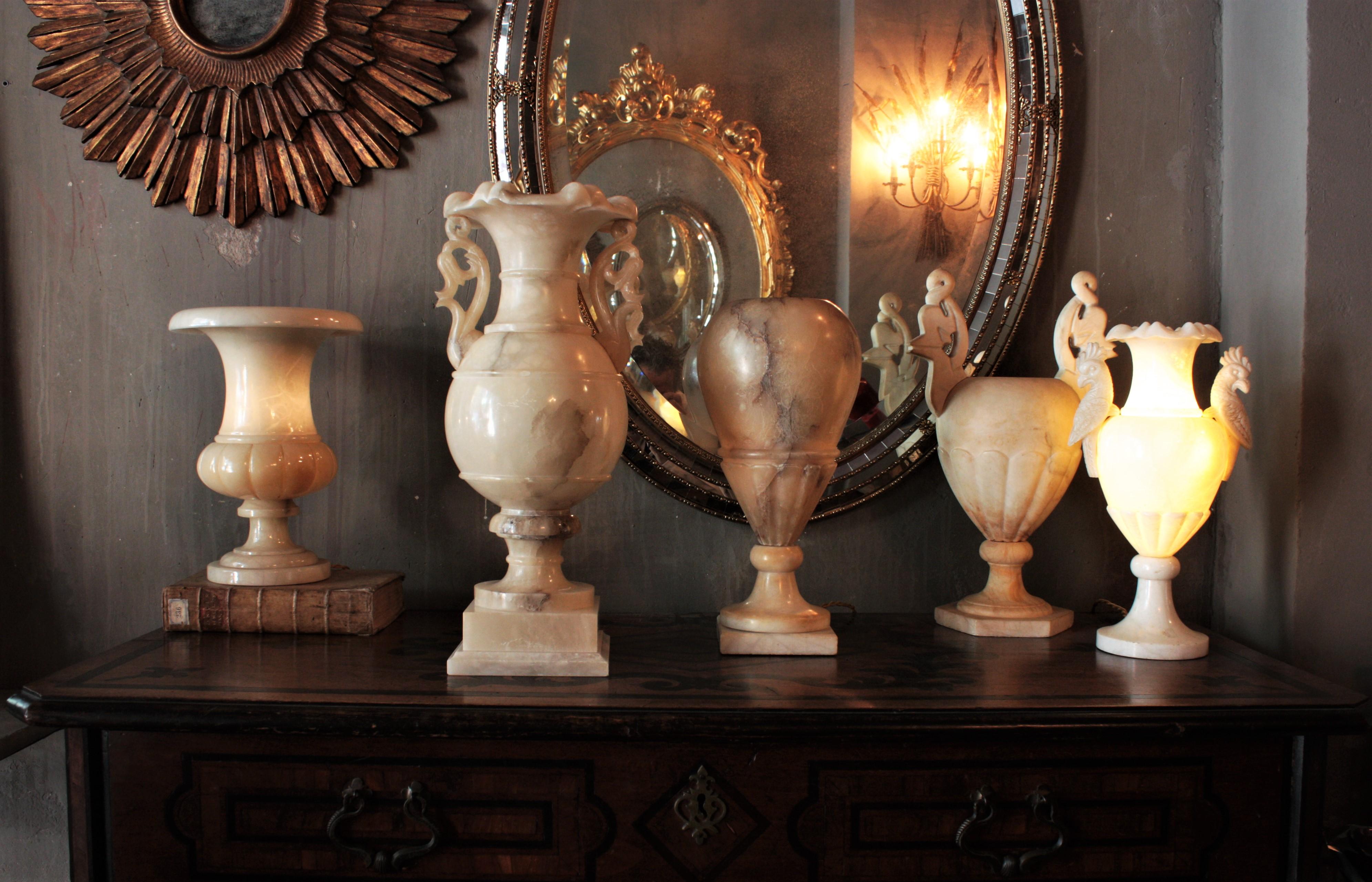 Lampe urne néoclassique en albâtre sur colonne de piédestal Solomonique en vente 5