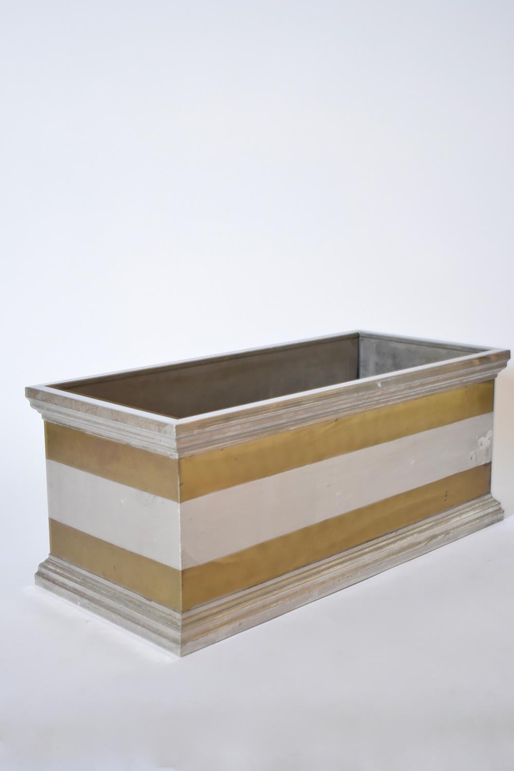 Jardinière rectangulaire néoclassique en aluminium et laiton, 1970 Excellent état - En vente à Lisboa, PT