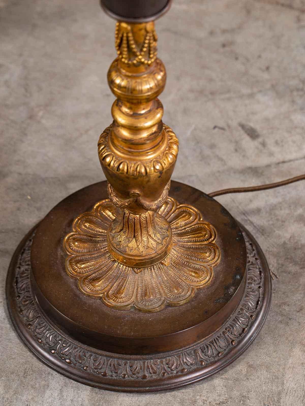 Neoclassical Antique French Bronze Gilt Bronze Floor Lamp, circa 1900 im Angebot 1