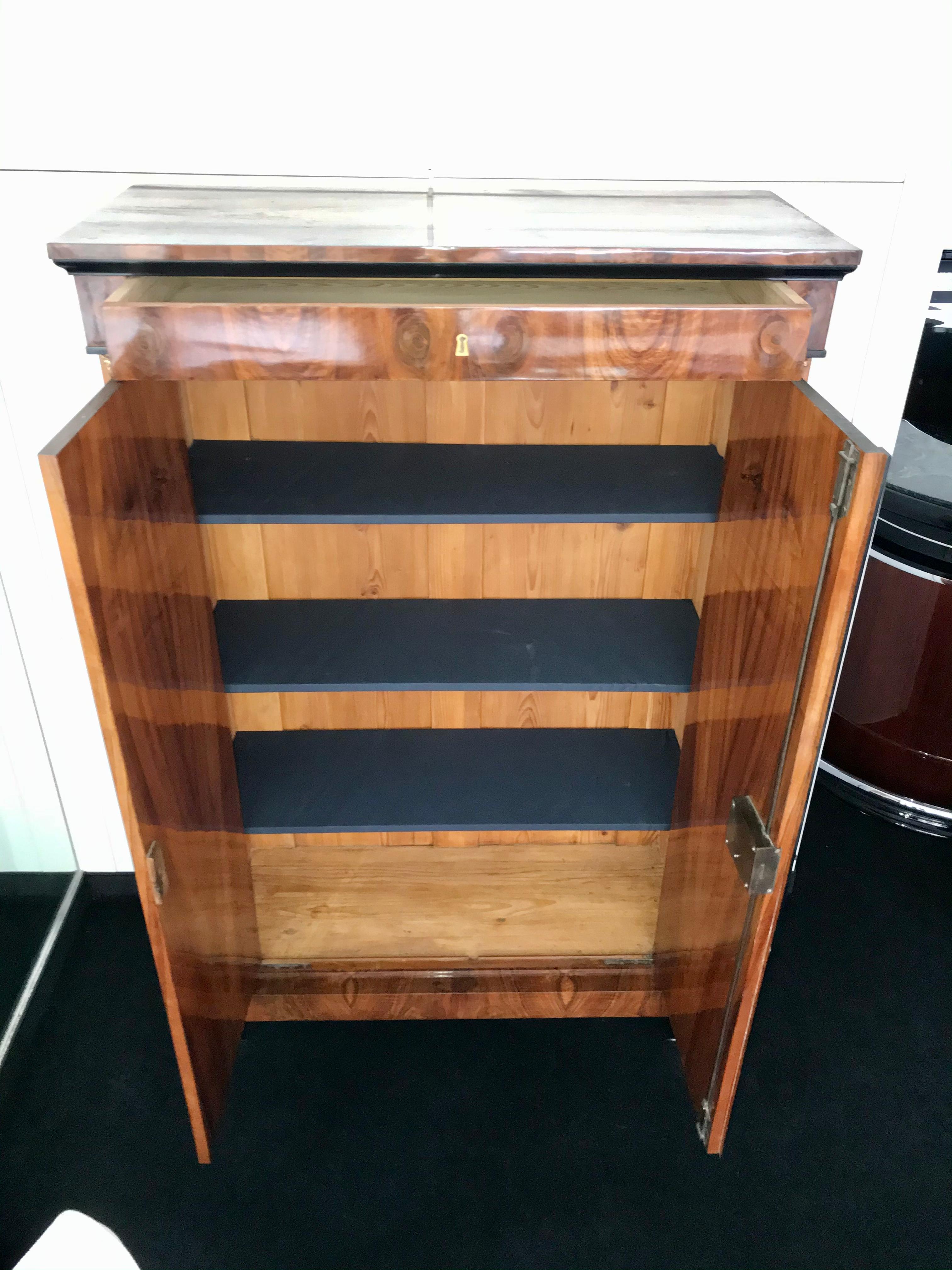 Biedermeier Armoire, Walnut Veneer, Gold-Plate, South Germany, circa 1815 For Sale 7