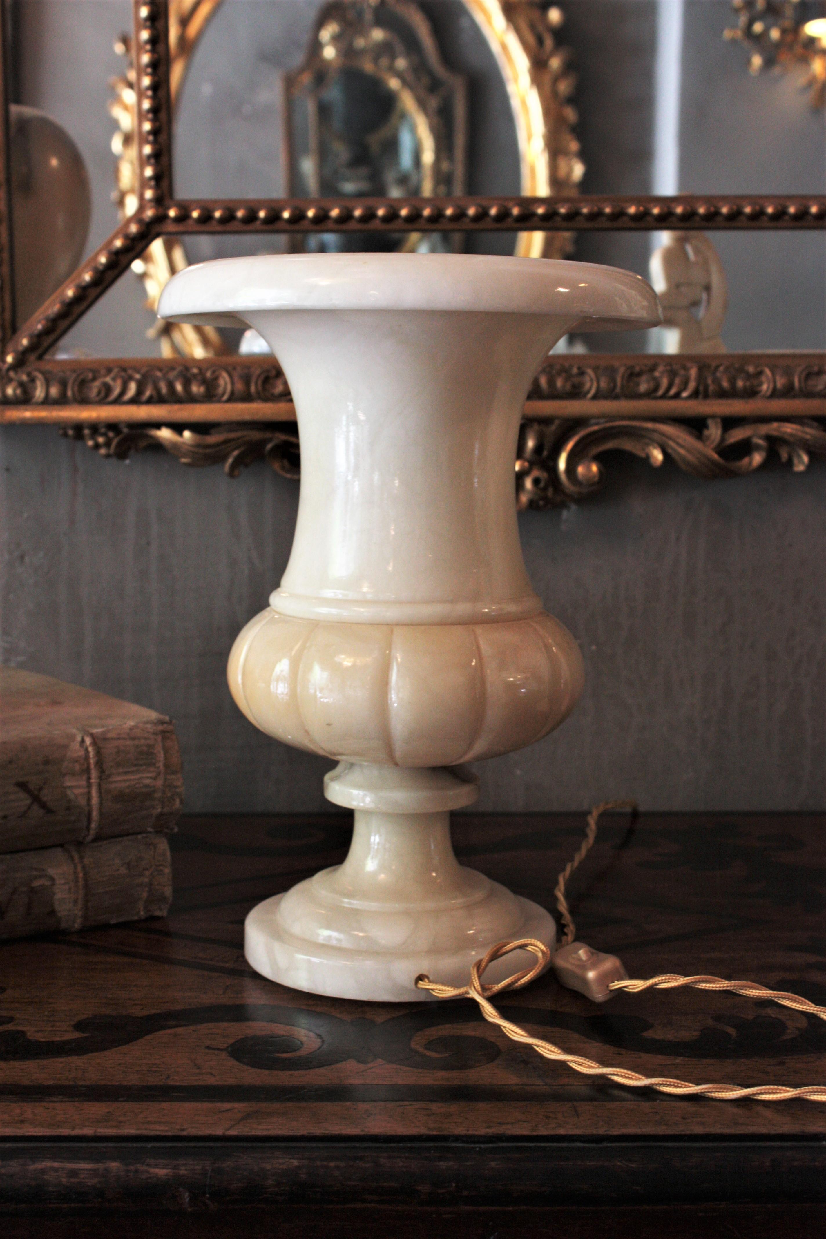 Neoclassical Art Deco Alabaster Urn Lamp For Sale 2