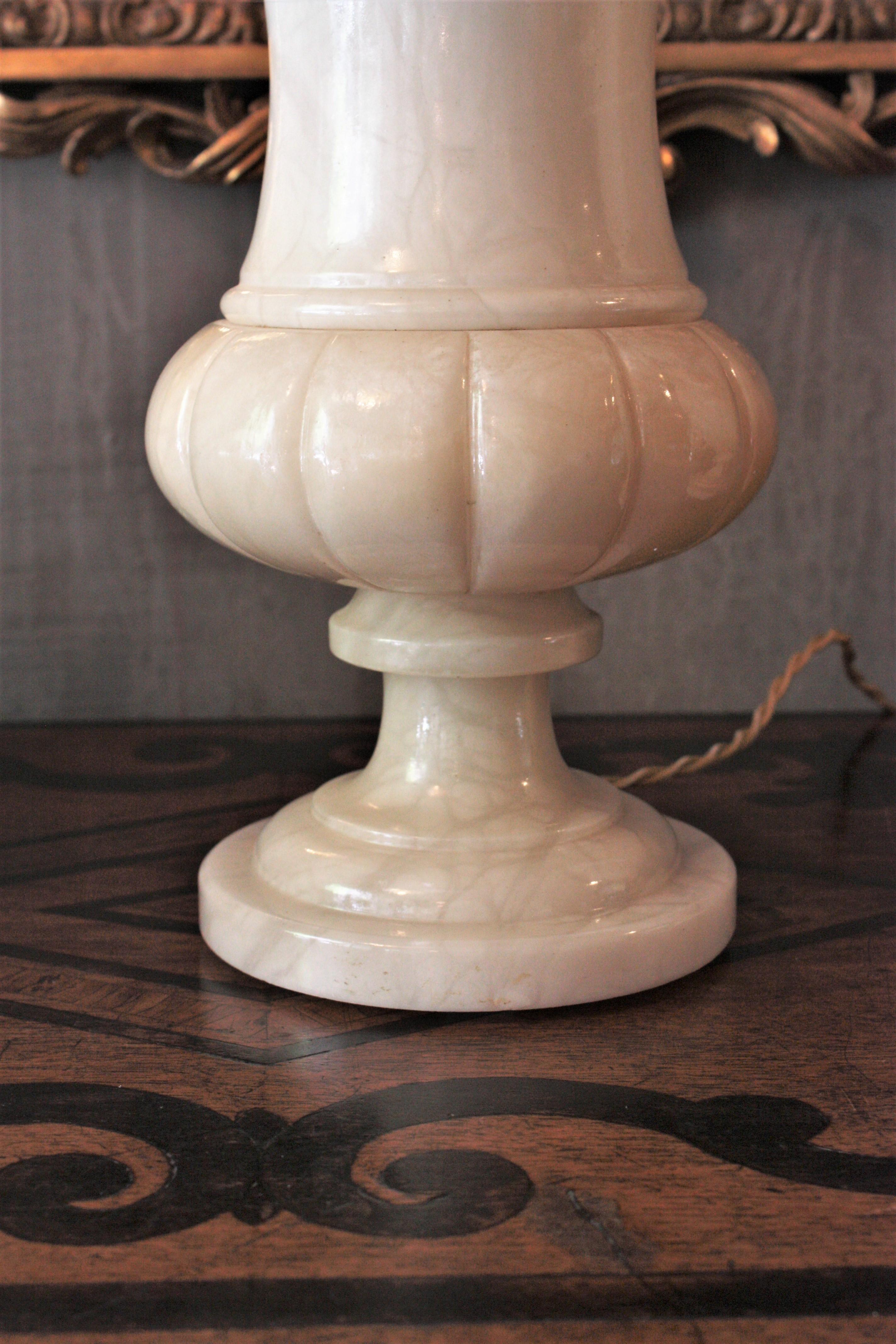 Neoclassical Art Deco Alabaster Urn Lamp For Sale 3