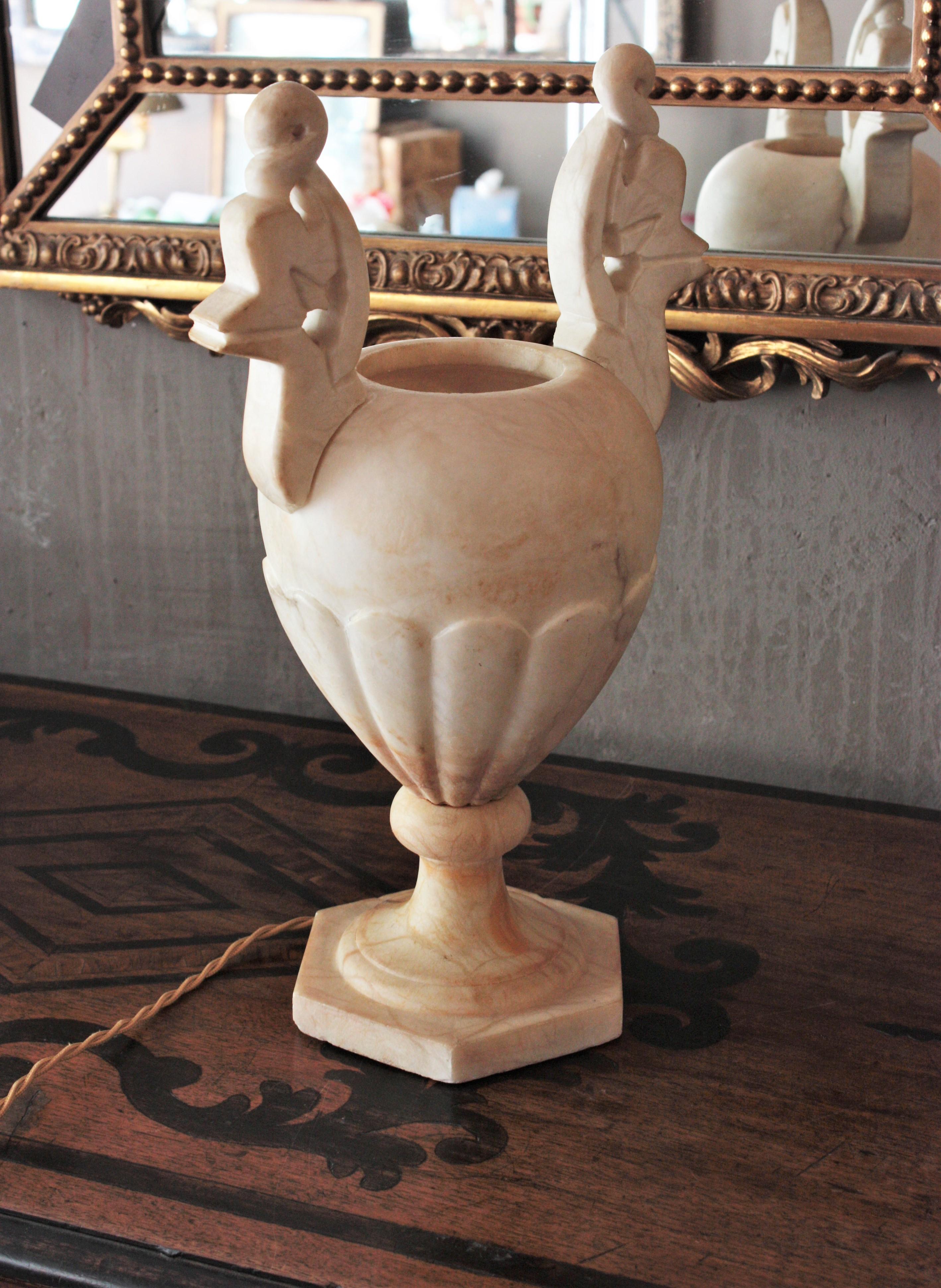 Neoklassische Art-Déco-Urnenlampe aus Alabaster mit Griffen im Angebot 6