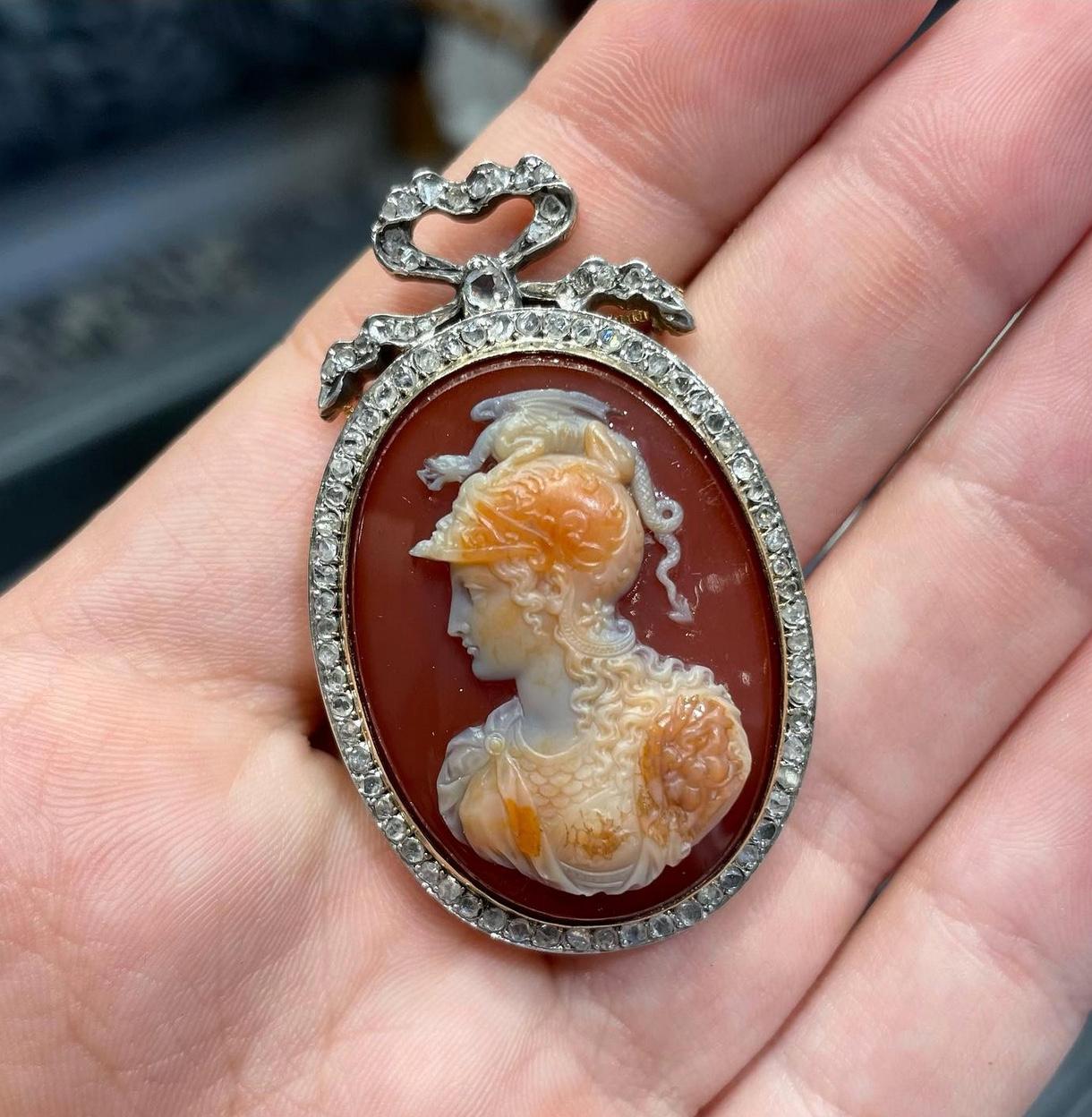 Neoclassical Athena Cameo Sardonyx Pendant In Excellent Condition In Firenze, IT