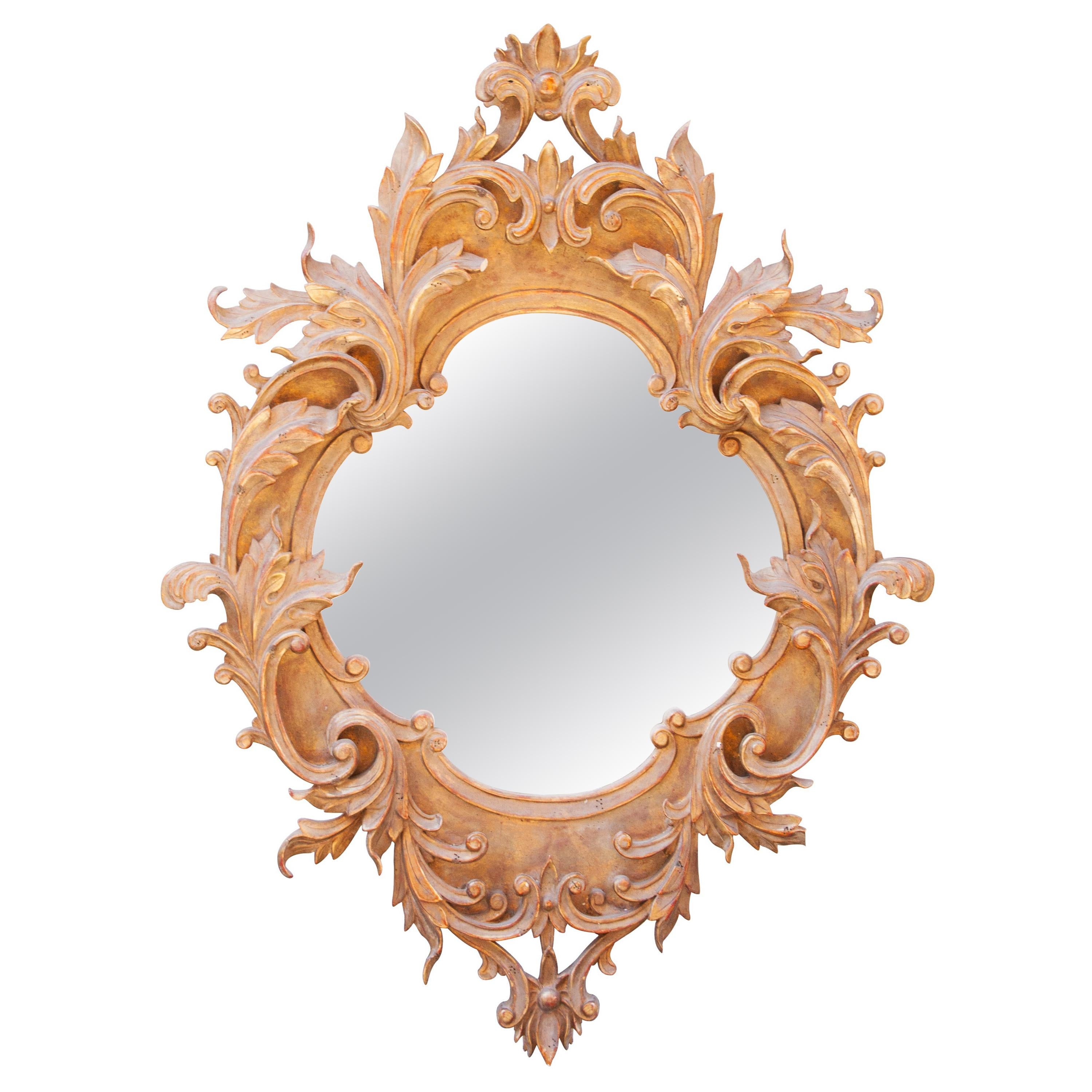 Miroir néoclassique baroque en bois sculpté à la main à la feuille d'Acanthus et à la feuille d'or, 1970