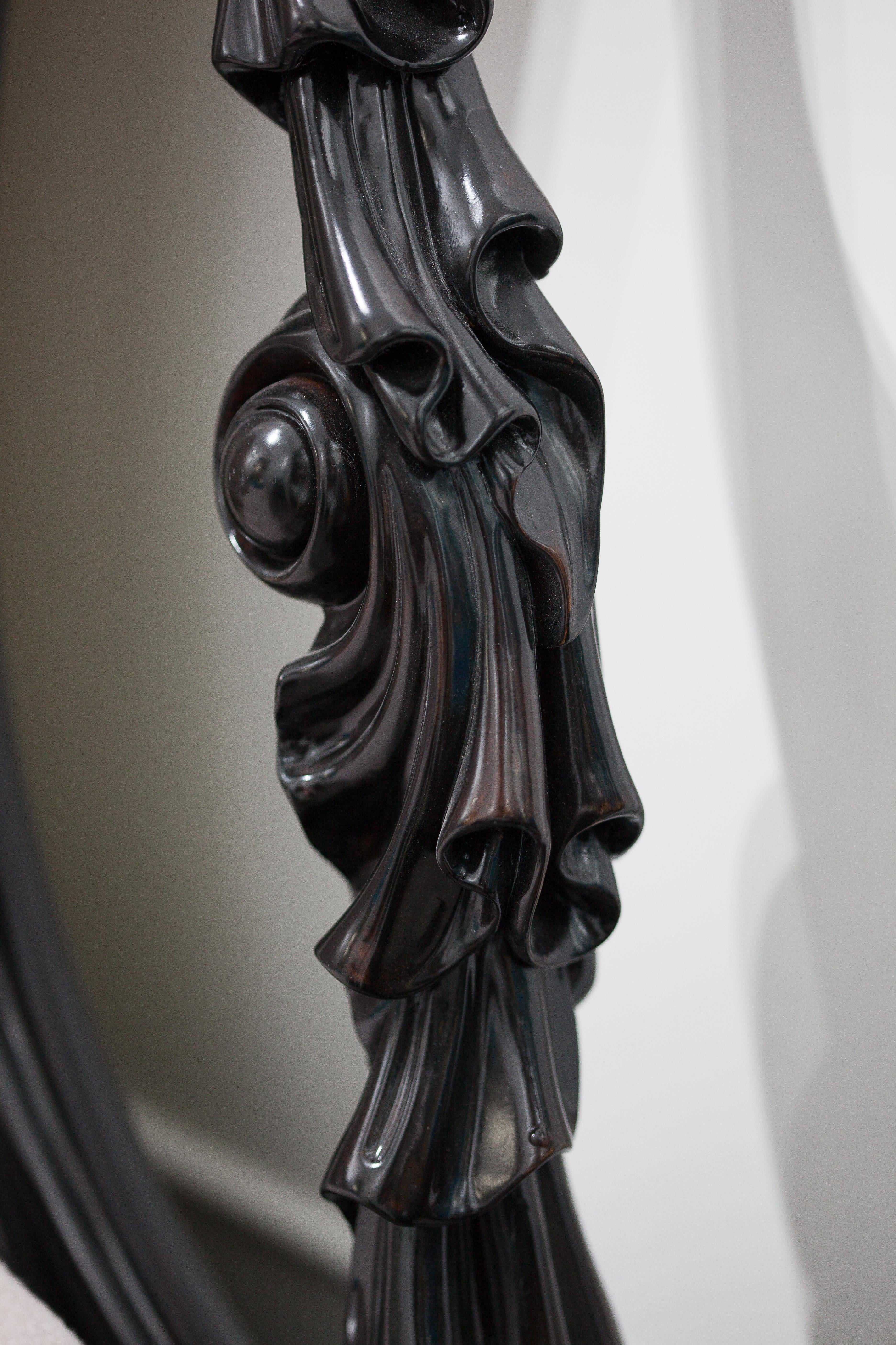 Lit néoclassique avec tête de lit sculptée Tissu velours et cadre de lit à lattes Wood Wood en vente 3