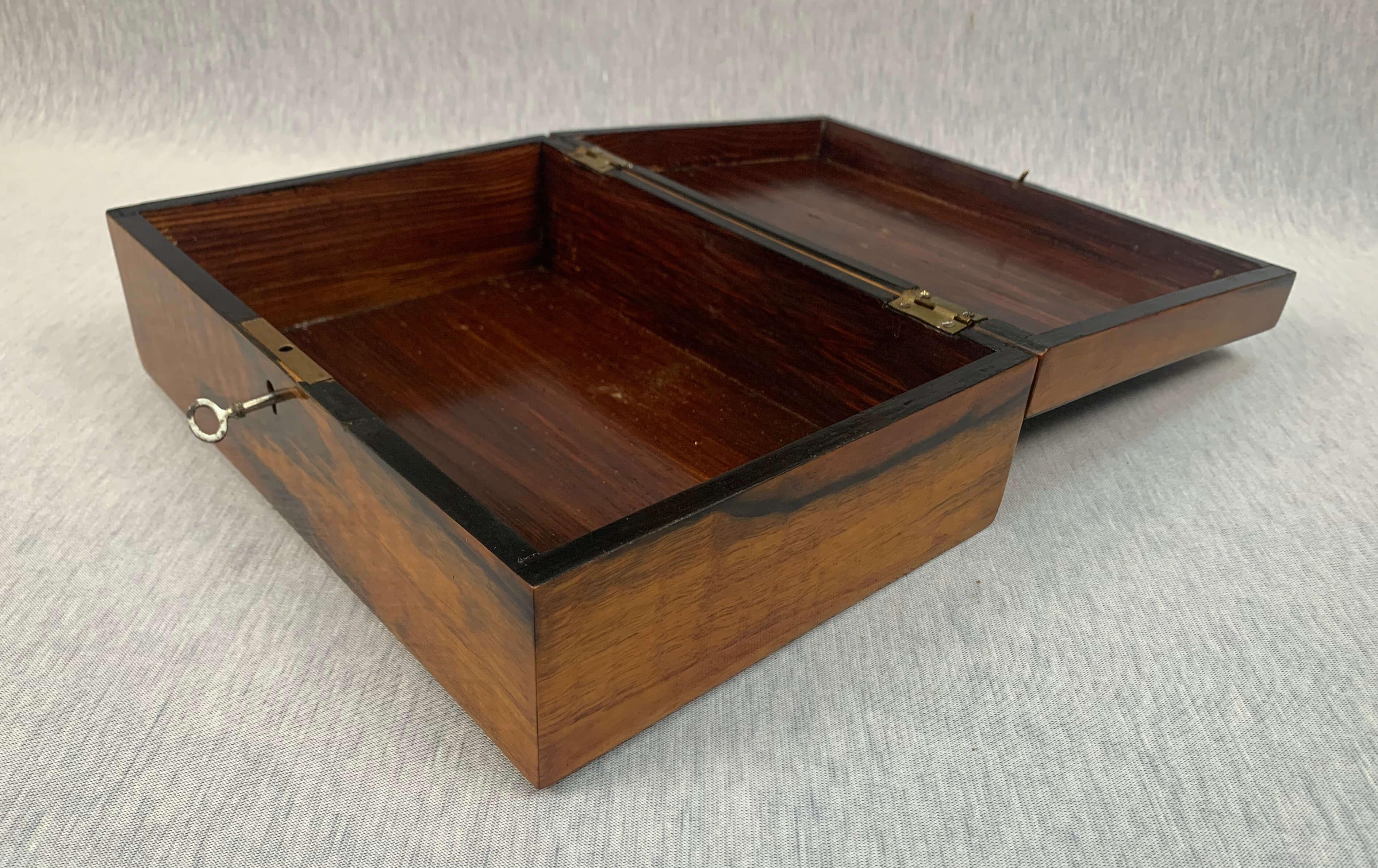 Neoclassical Biedermeier Casket Box, Walnut Veneer, South Germany, circa 1830 6