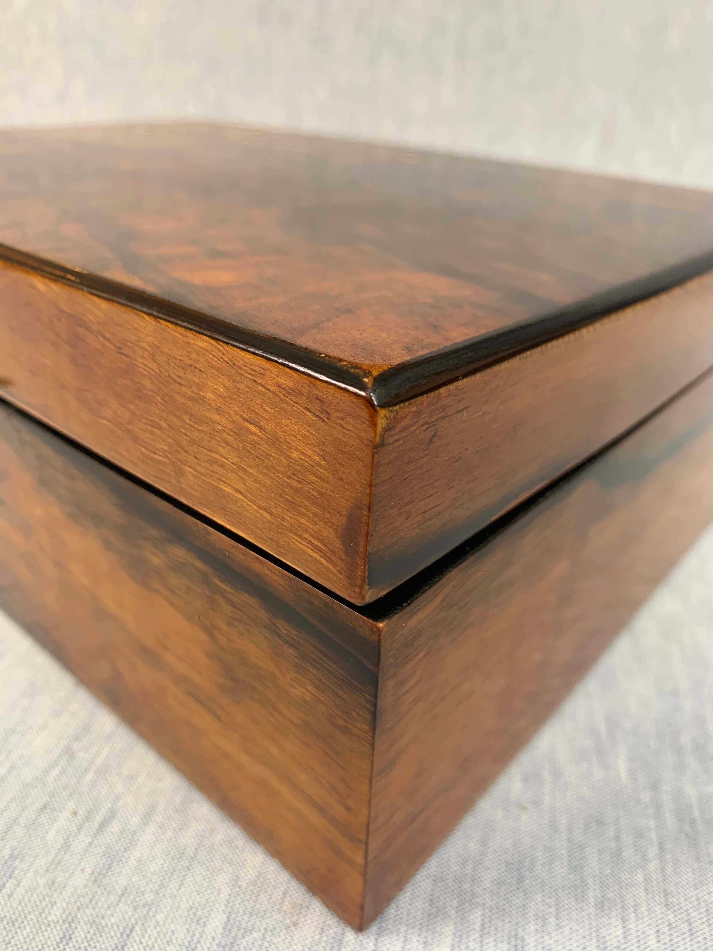 Neoclassical Biedermeier Casket Box, Walnut Veneer, South Germany, circa 1830 3