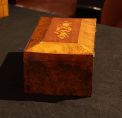 Boîte décorative néoclassique Biedermeier néoclassique, placage en noyer, Allemagne du Sud, vers 1840