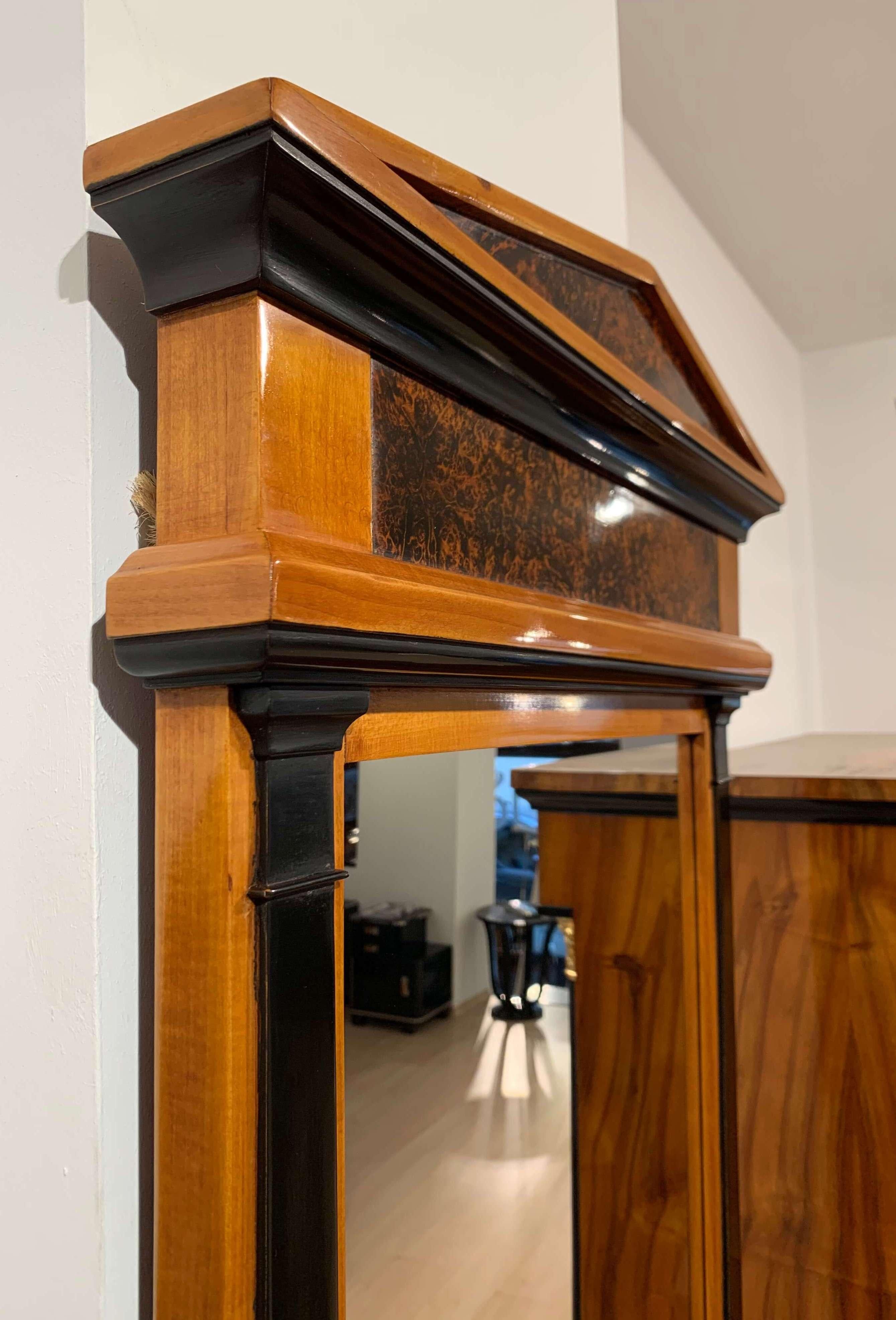 Neoclassical Biedermeier Mirror, Cherry, Walnut Roots, South Germany, circa 1820 In Good Condition In Regensburg, DE