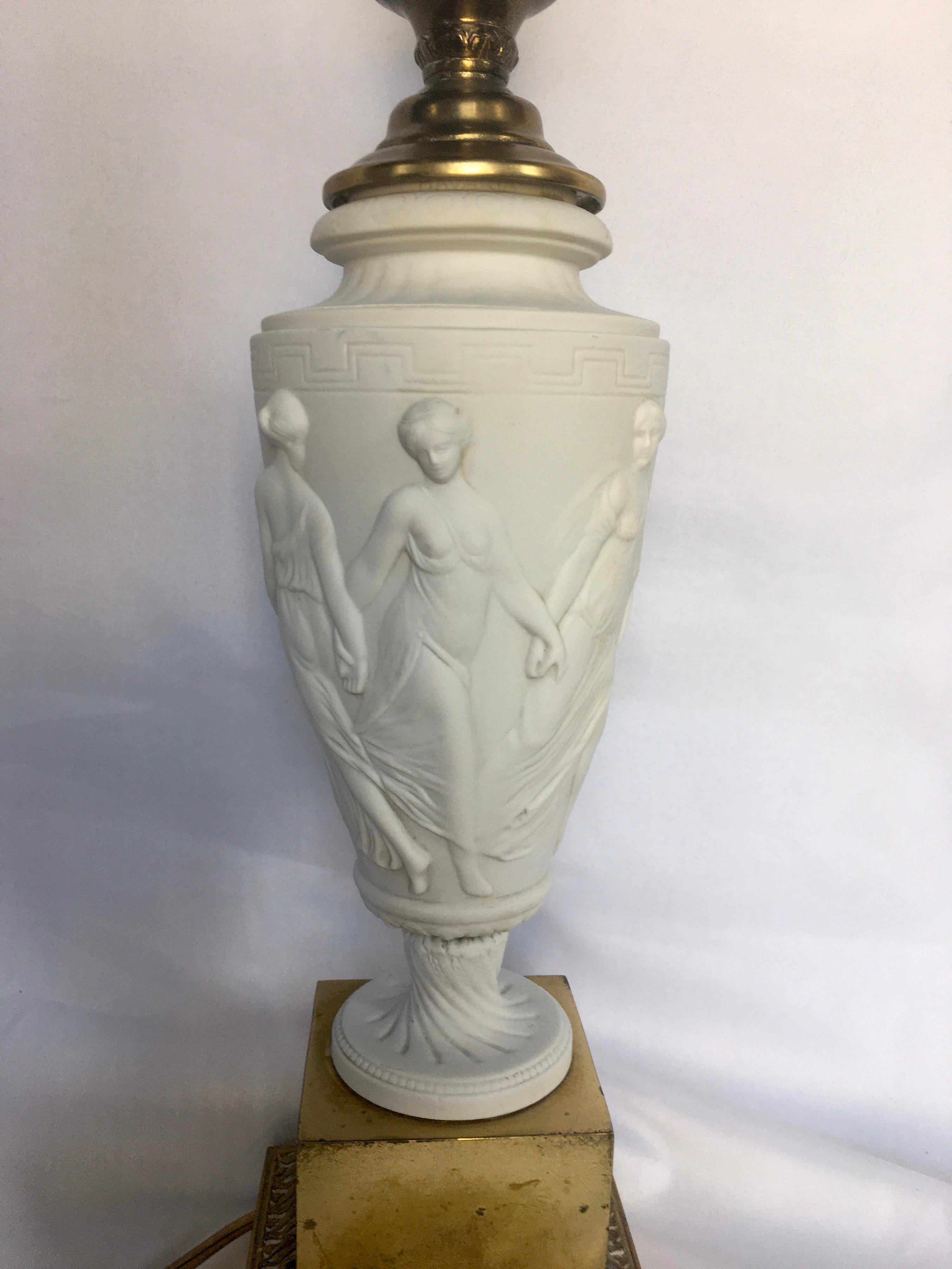 Néoclassique Lampe de bureau néoclassique en porcelaine biscuit avec urne figurative en forme de clé grecque, Bavière en vente