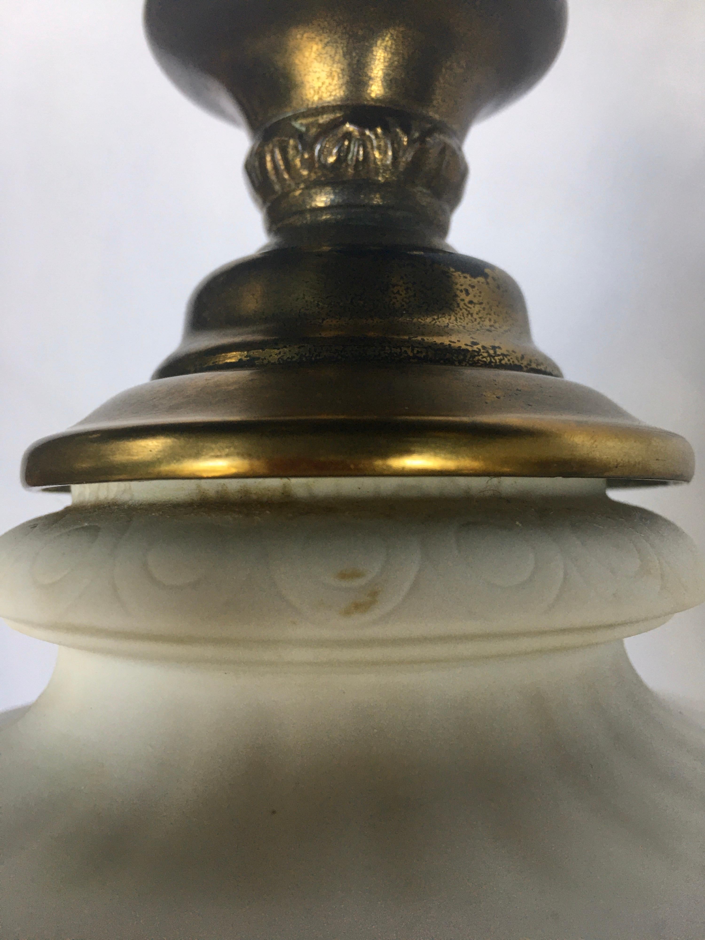 Lampe de bureau néoclassique en porcelaine biscuit avec urne figurative en forme de clé grecque, Bavière en vente 2