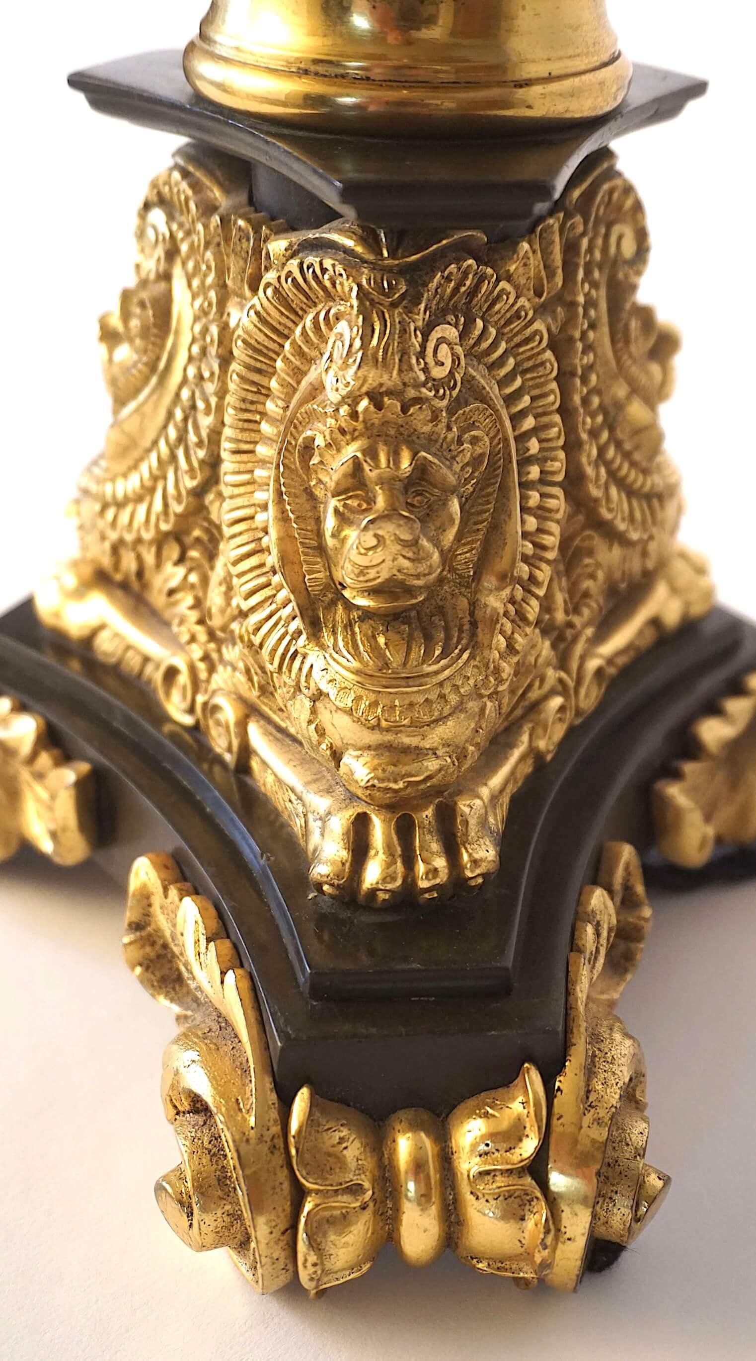 Neoclassical Black and Ormolu Bronze Sinumbra Base Table Lamp, circa 1835 For Sale 4