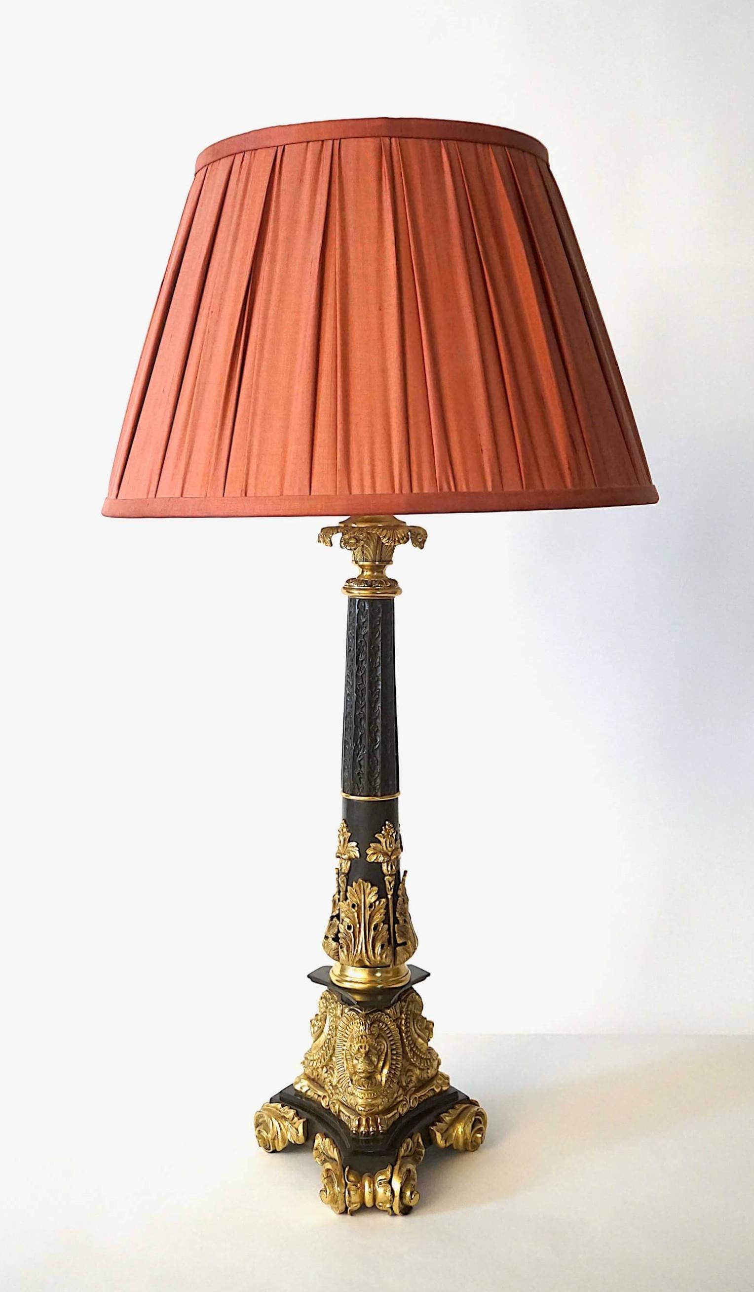 European Neoclassical Black and Ormolu Bronze Sinumbra Base Table Lamp, circa 1835 For Sale