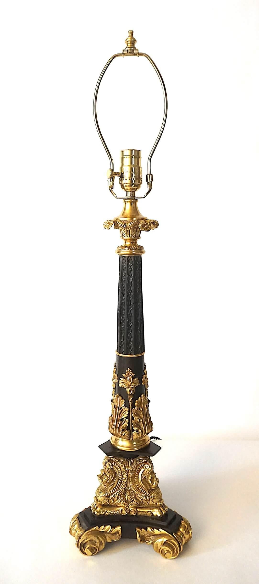 Mid-19th Century Neoclassical Black and Ormolu Bronze Sinumbra Base Table Lamp, circa 1835 For Sale