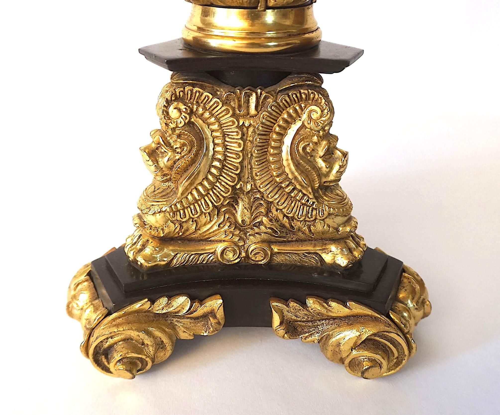 Neoclassical Black and Ormolu Bronze Sinumbra Base Table Lamp, circa 1835 For Sale 3