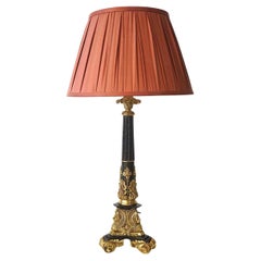 Lámpara de sobremesa neoclásica de bronce negro y ormolina con base de sinumbra, hacia 1835