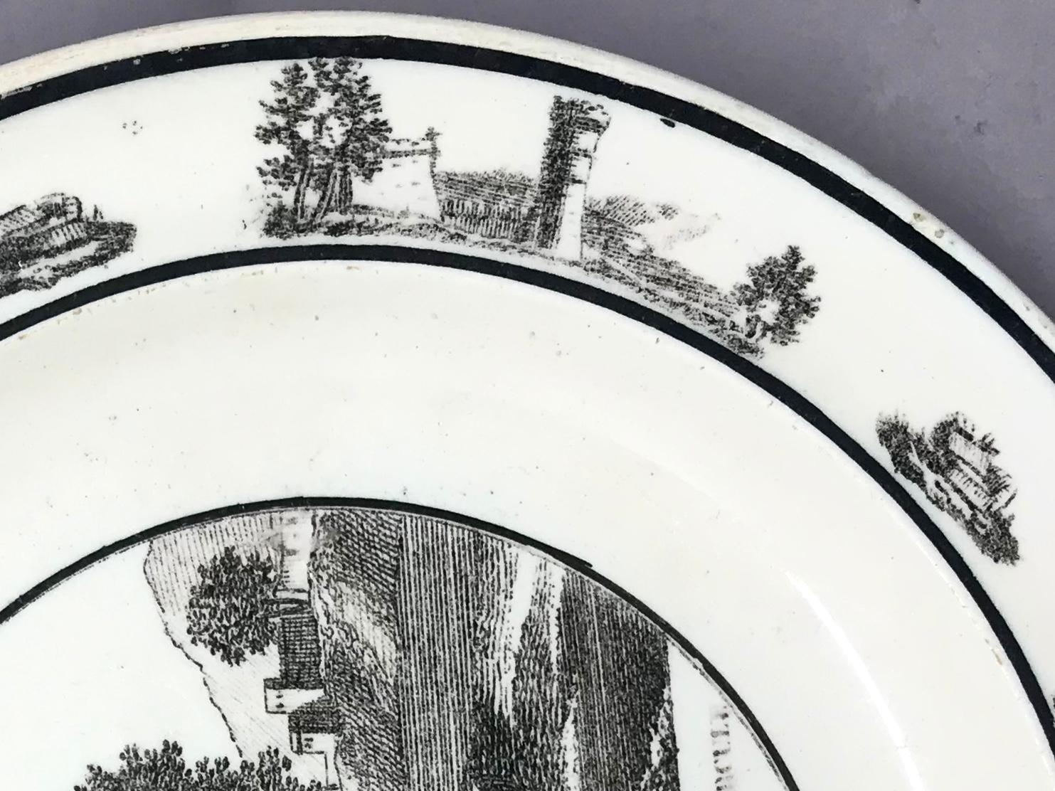 Neoclassical Black and White Creamware Plate In Good Condition For Sale In New York, NY