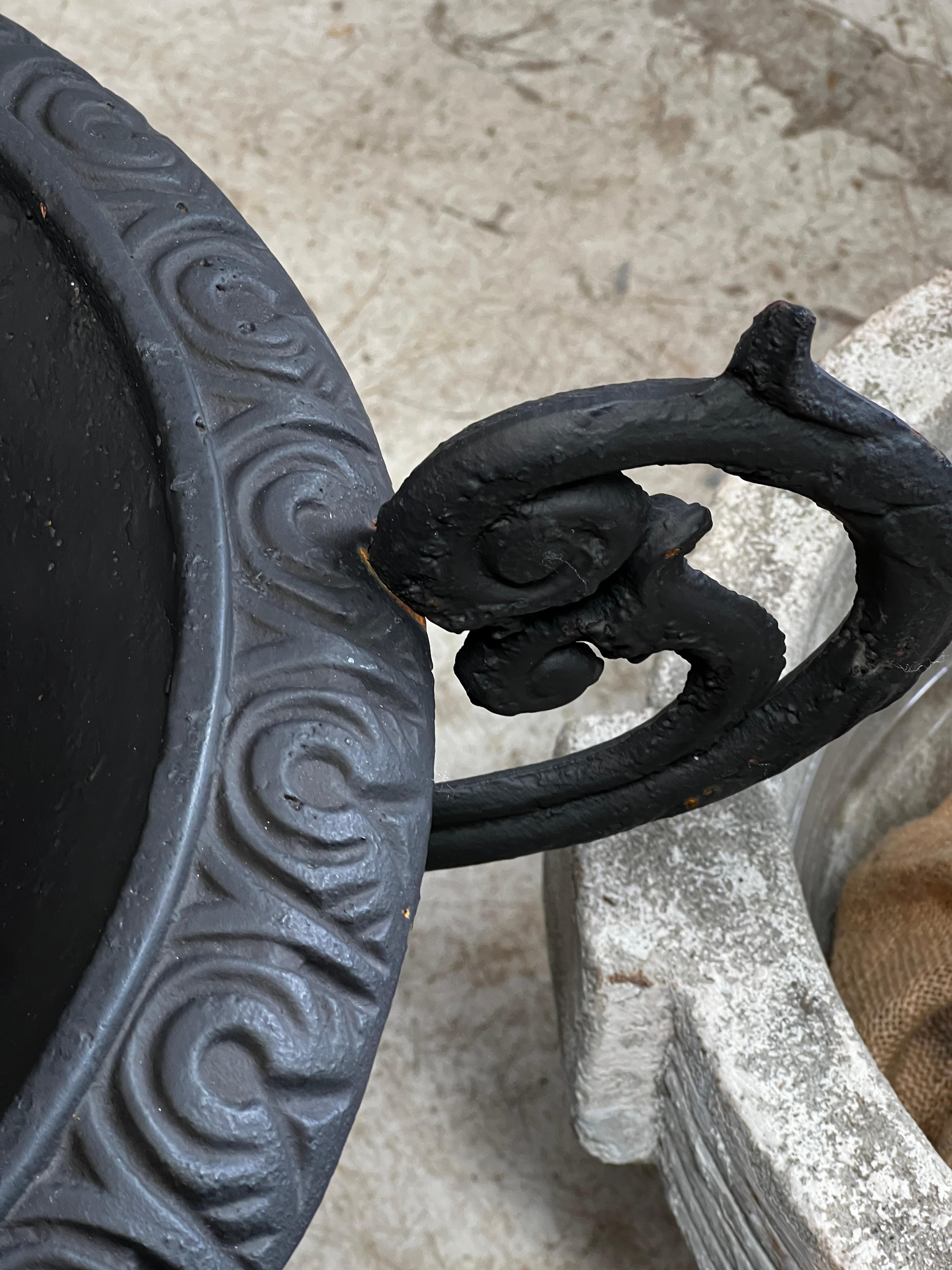 Neoclassical Black Cast Iron Urns with Base / Plinth (Set of 2) For Sale 6