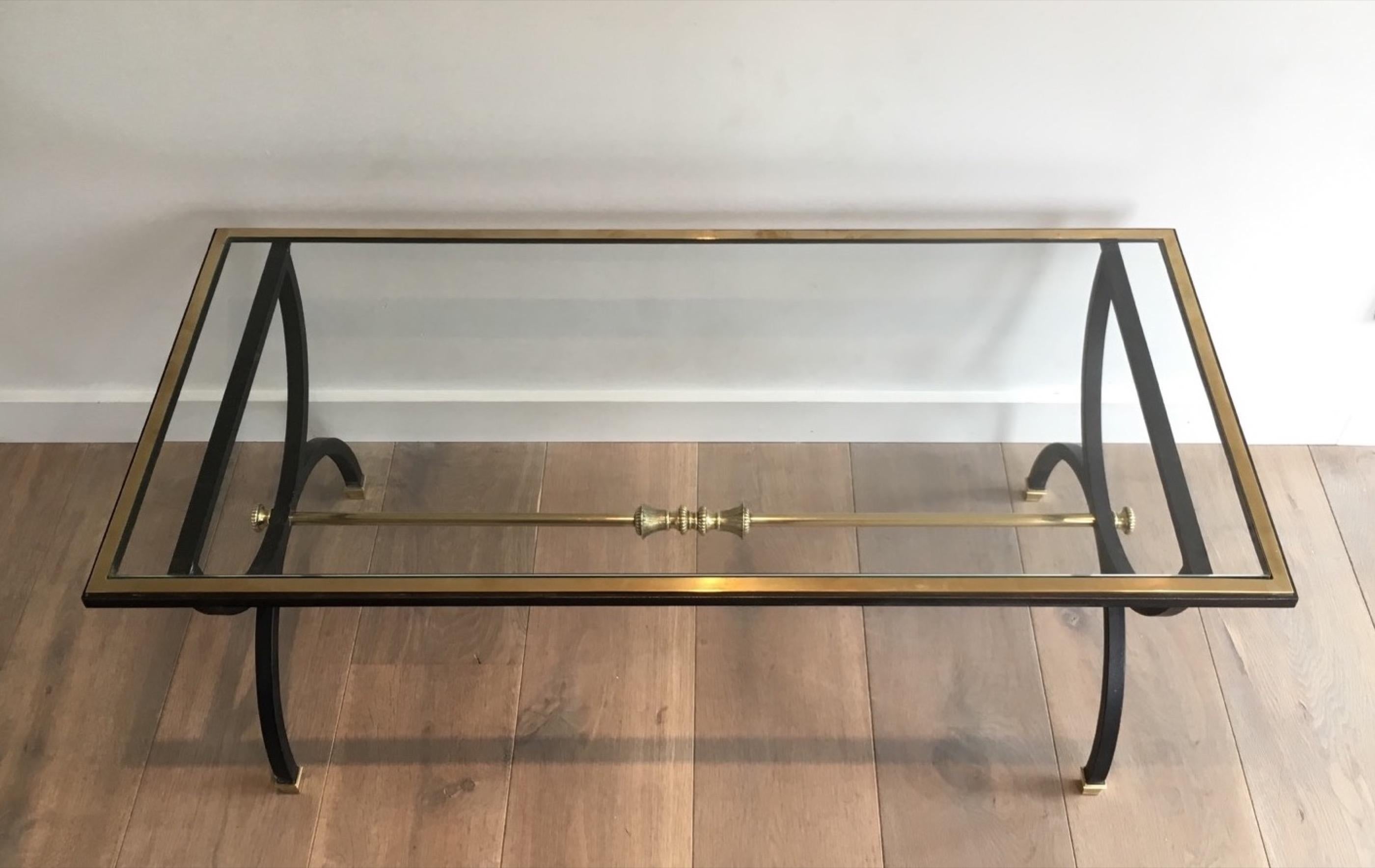 Neoclassical Black Steel and Brass Coffee Table, circa 1950 In Good Condition For Sale In Marcq-en-Barœul, Hauts-de-France